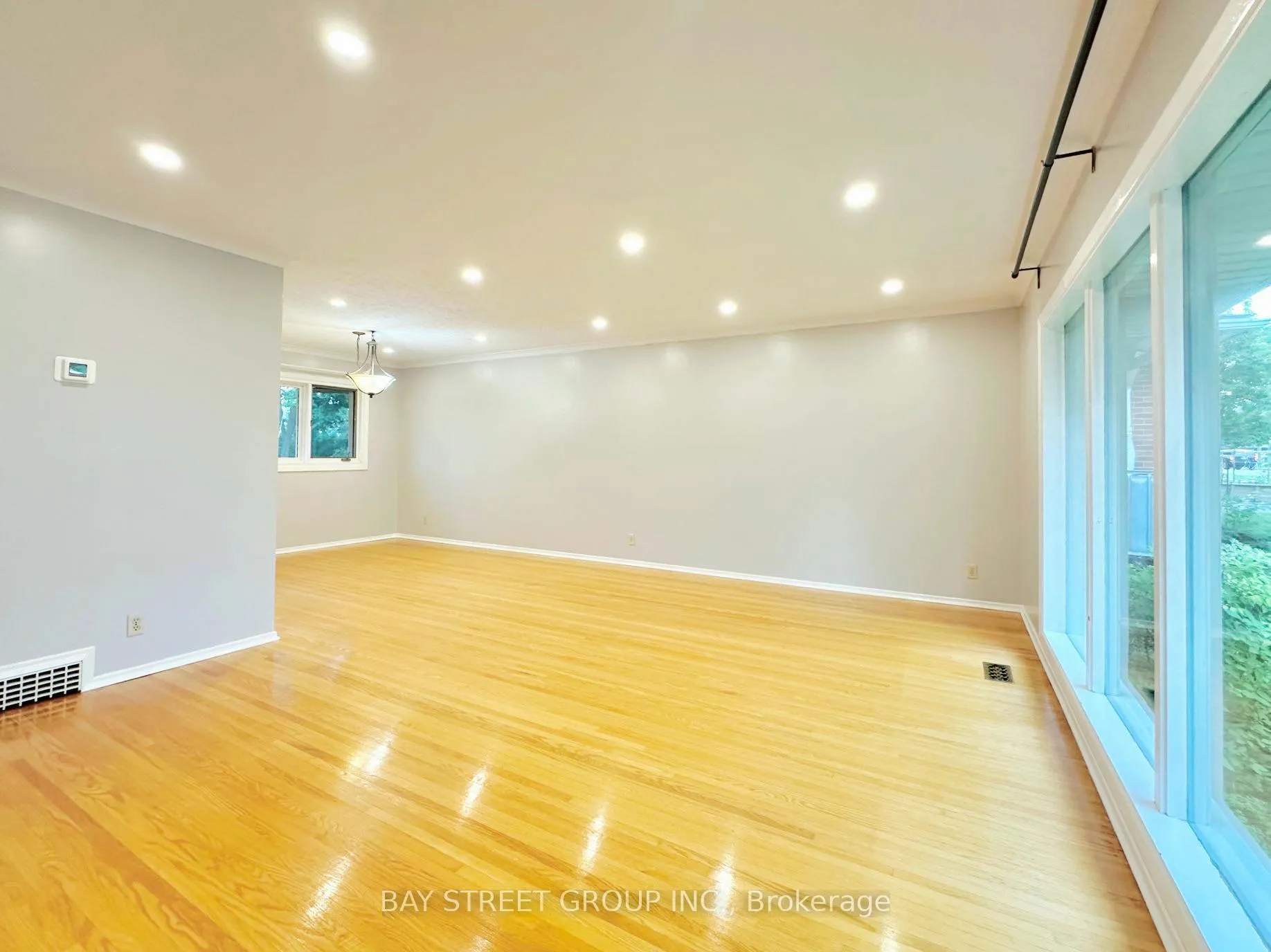 Photo 2 of Unit Upper, 245 Forest Hill Drive, Kitchener — HOMEH