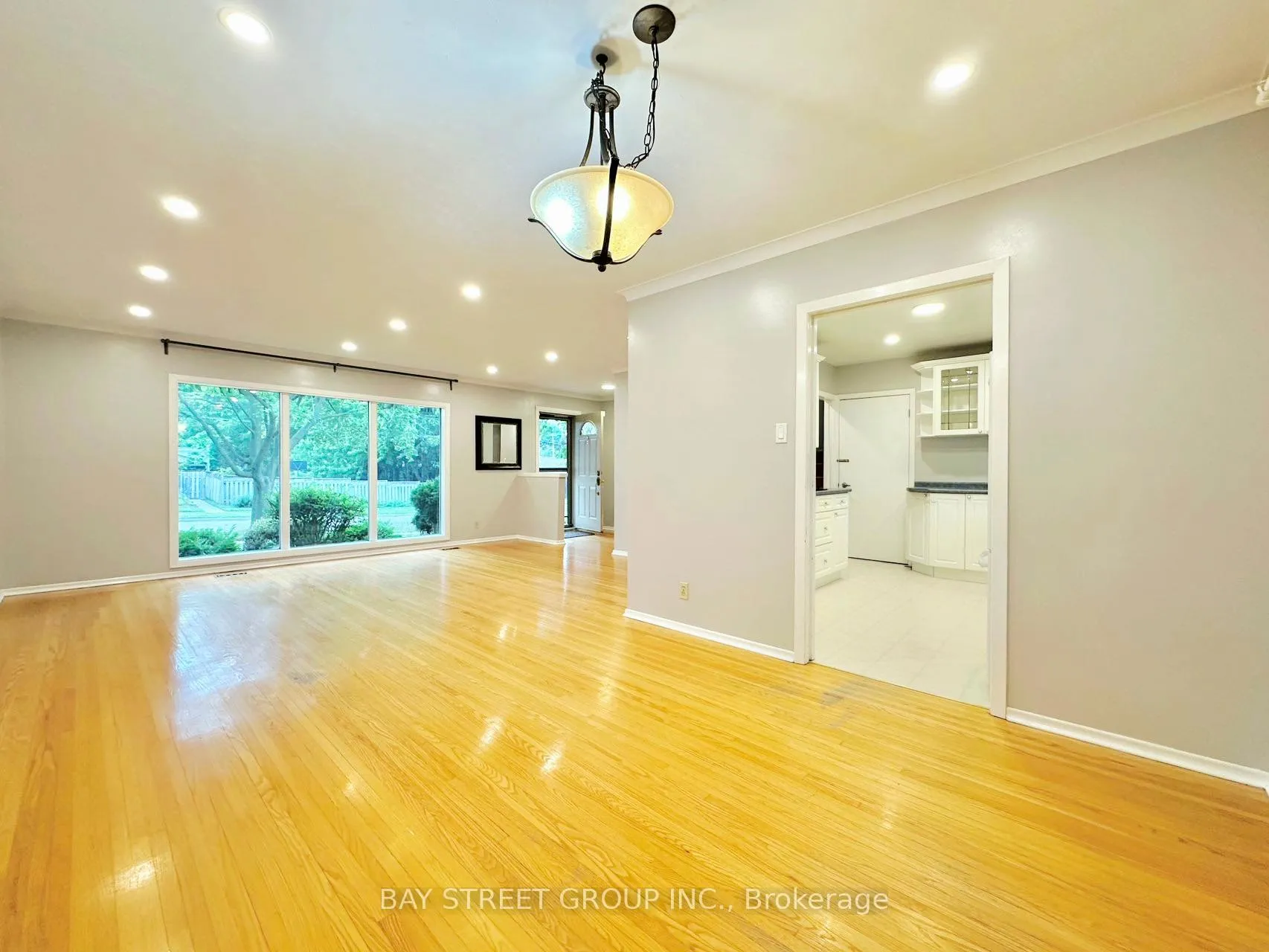 Photo 4 of Unit Upper, 245 Forest Hill Drive, Kitchener — HOMEH