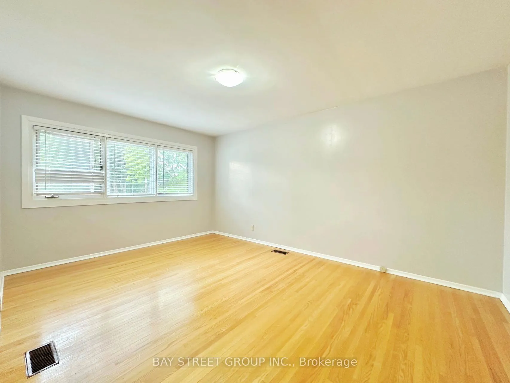 Photo 9 of Unit Upper, 245 Forest Hill Drive, Kitchener — HOMEH