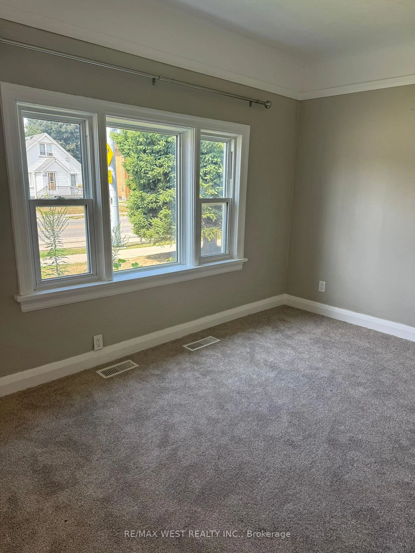 Photo 3 of 315 Ottawa Street S, Kitchener, Mill Courtland Woodside Park — HOMEH