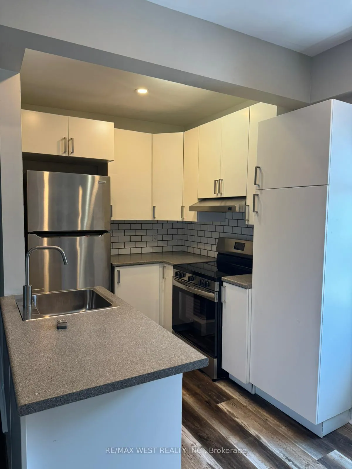 Photo 8 of 315 Ottawa Street S, Kitchener, Mill Courtland Woodside Park — HOMEH