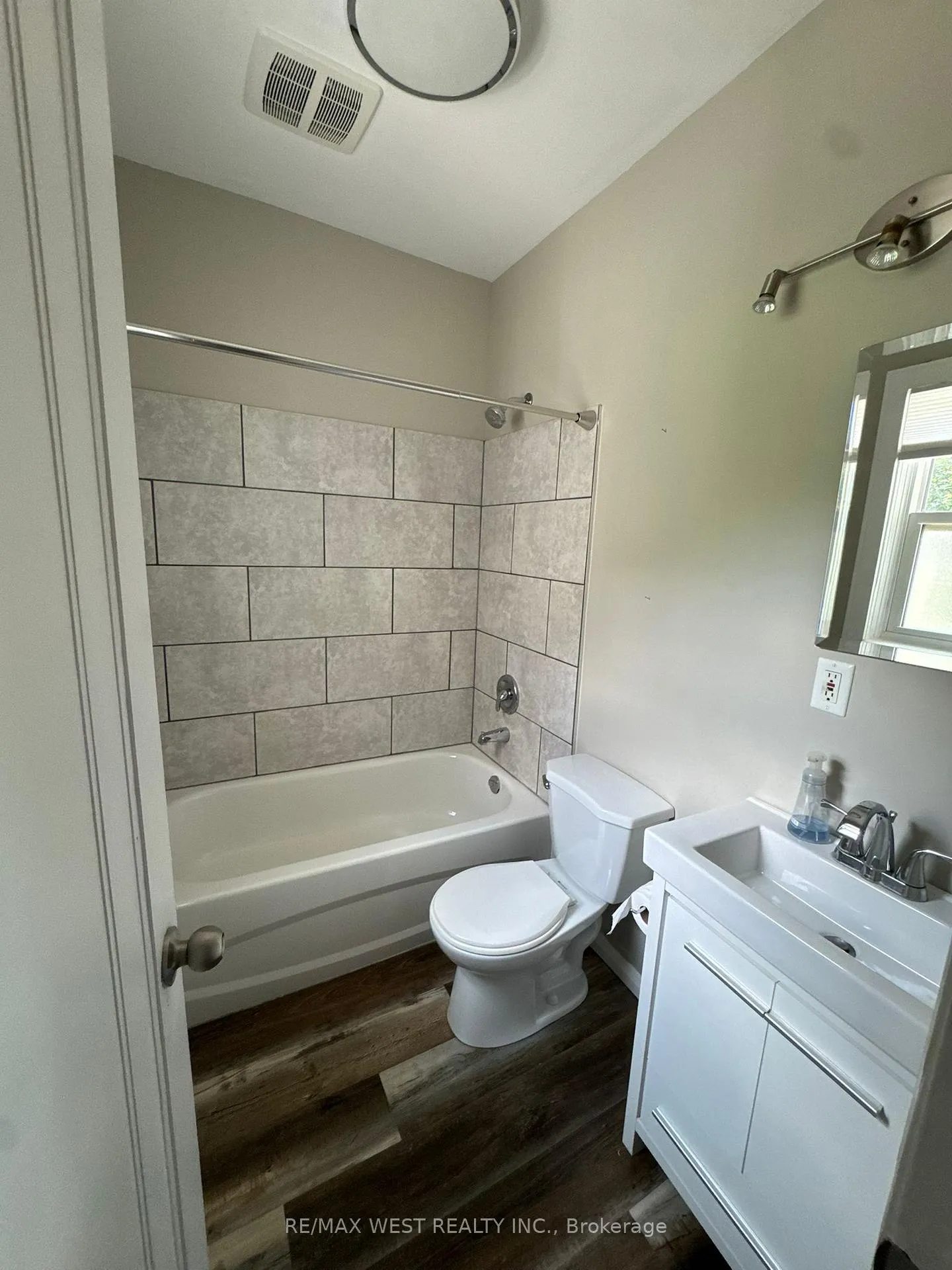 Photo 10 of 315 Ottawa Street S, Kitchener, Mill Courtland Woodside Park — HOMEH