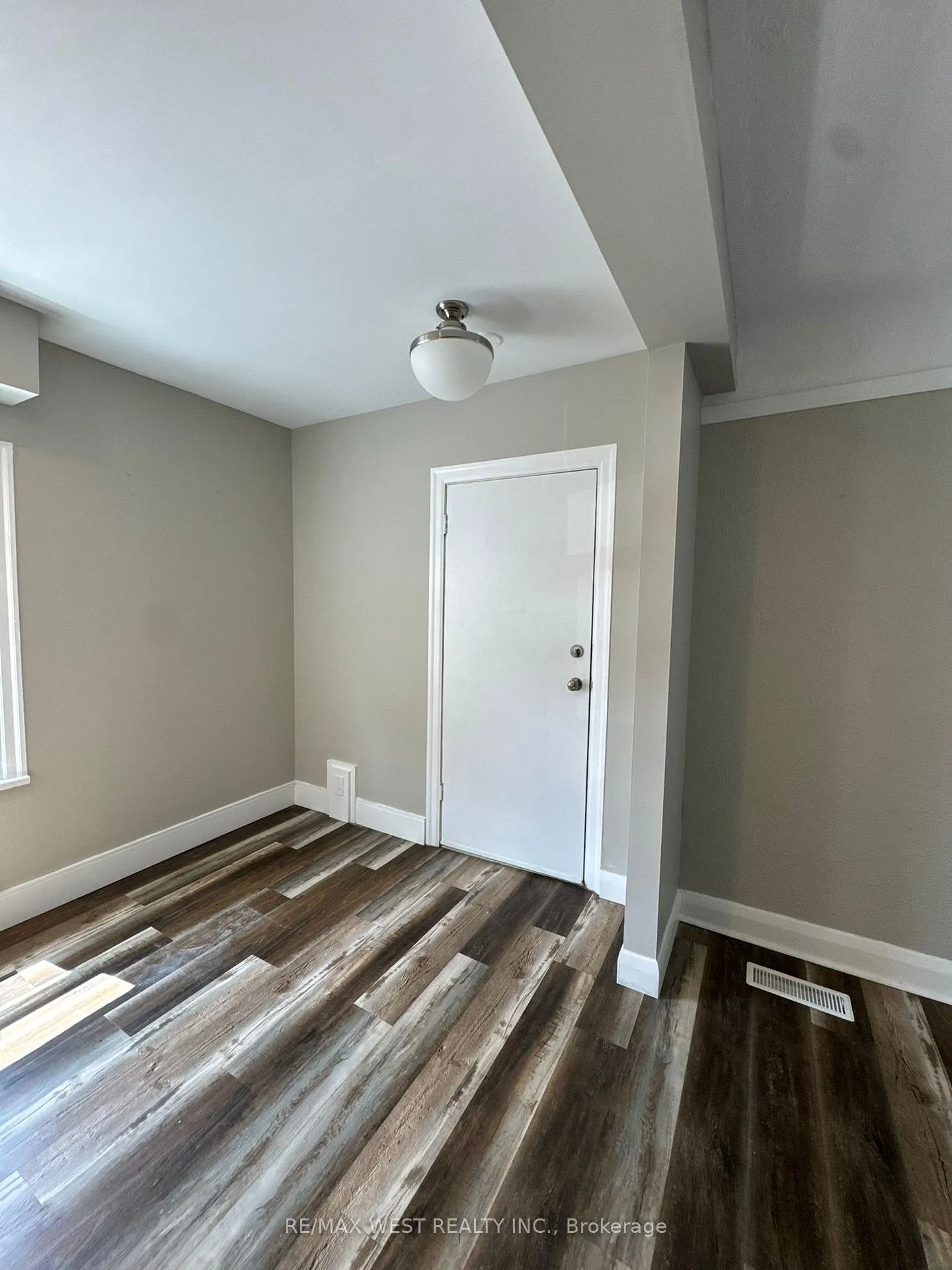Photo 13 of 315 Ottawa Street S, Kitchener, Mill Courtland Woodside Park — HOMEH