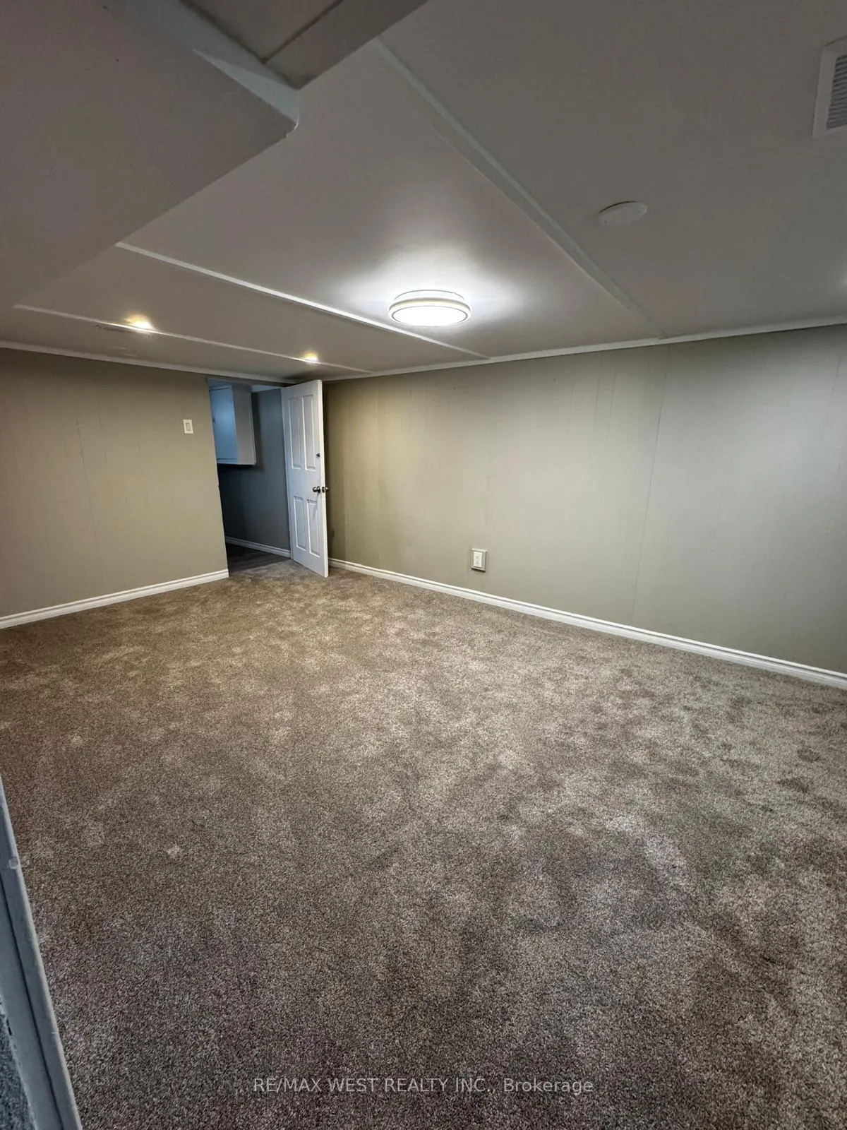 Photo 15 of 315 Ottawa Street S, Kitchener, Mill Courtland Woodside Park — HOMEH