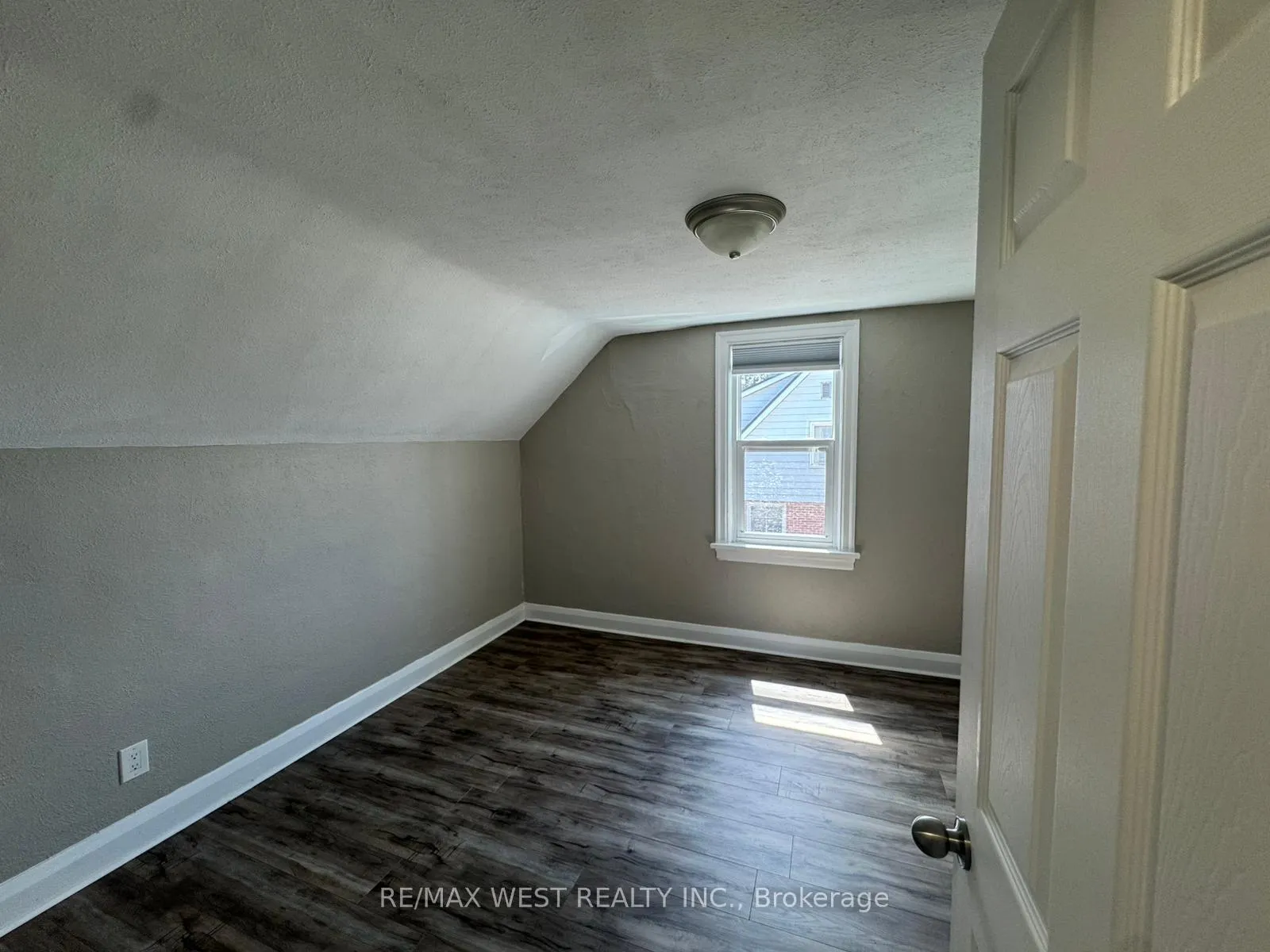 Photo 23 of 315 Ottawa Street S, Kitchener, Mill Courtland Woodside Park — HOMEH