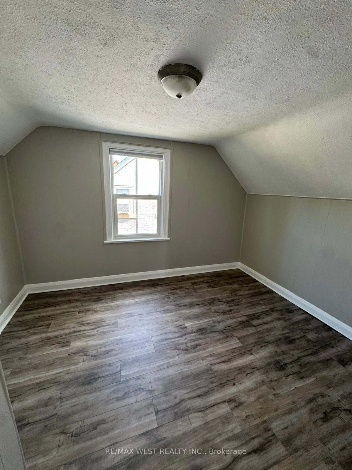 Photo 25 of 315 Ottawa Street S, Kitchener, Mill Courtland Woodside Park — HOMEH