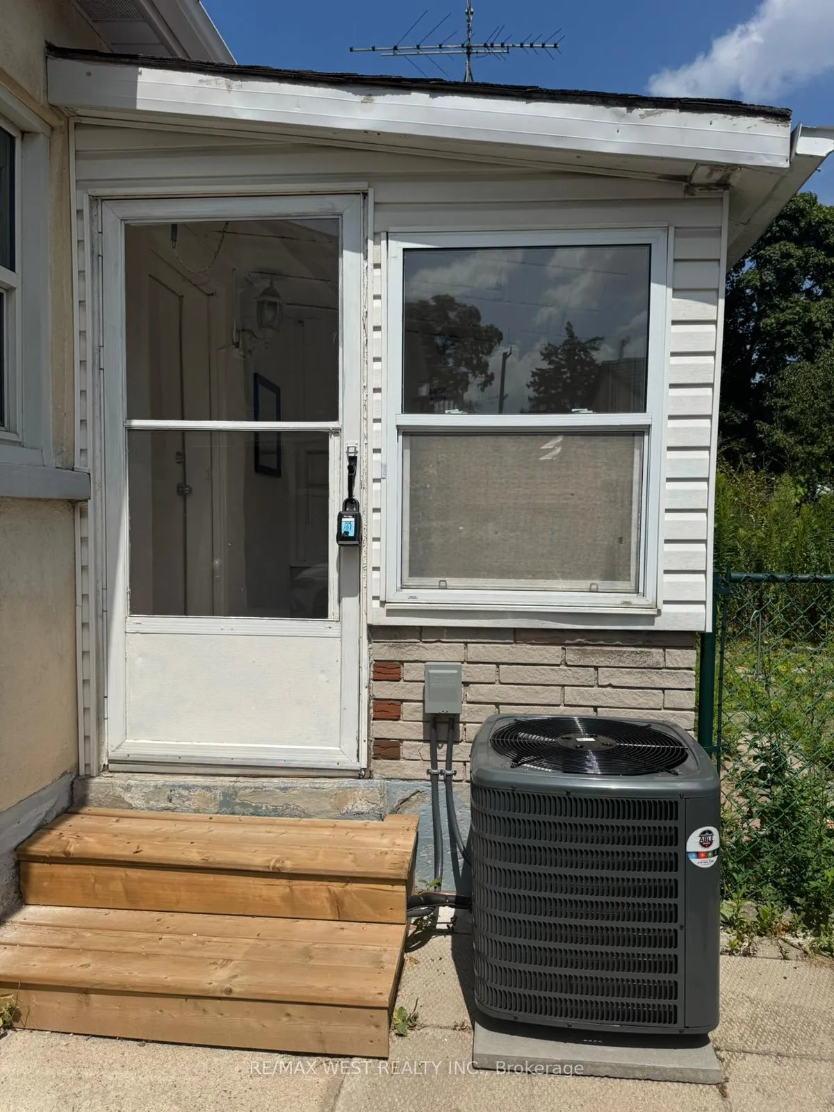 Photo 26 of 315 Ottawa Street S, Kitchener, Mill Courtland Woodside Park — HOMEH