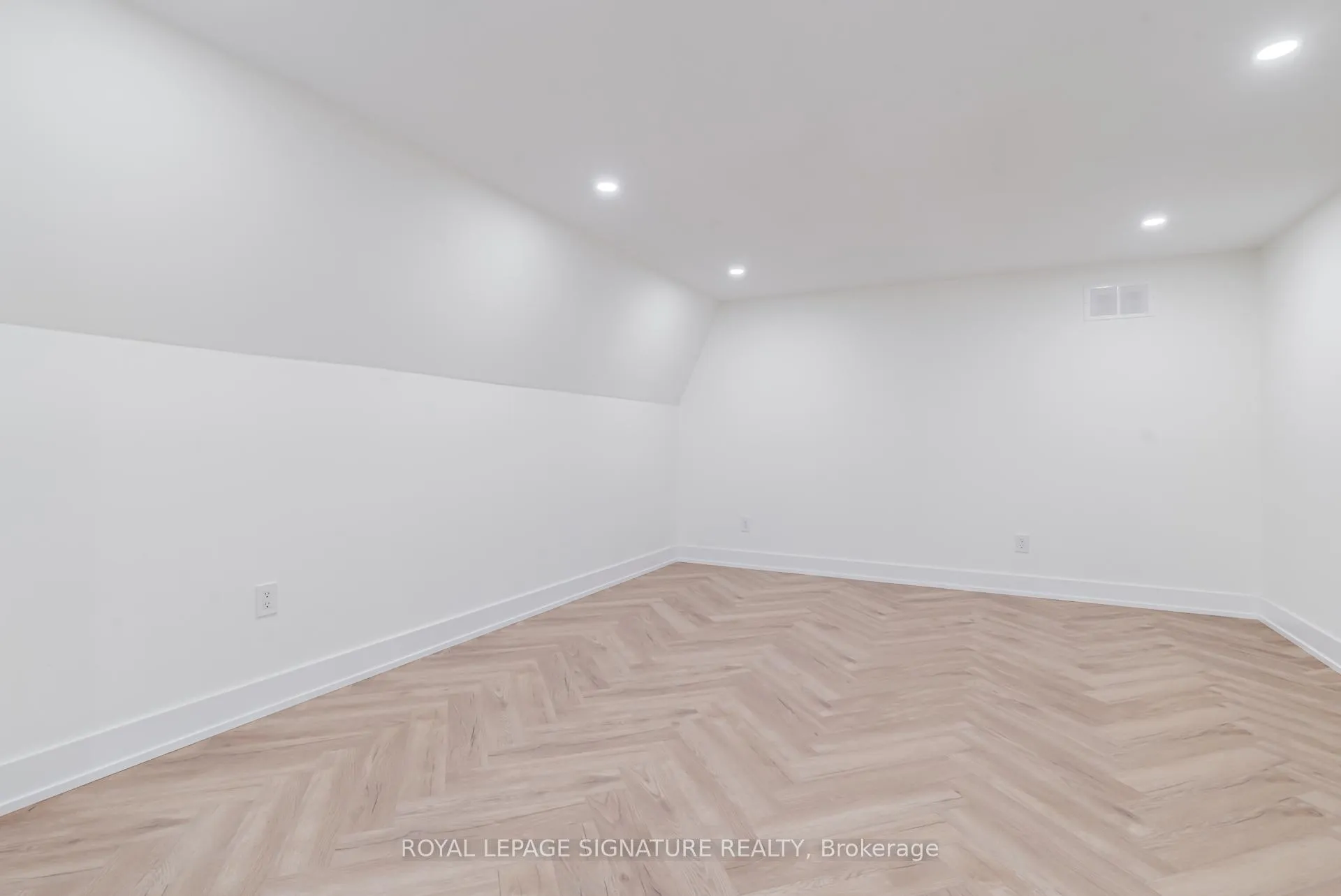 Photo 17 of Unit 3, 861 O'Connor Drive, Toronto, O'Connor-Parkview — HOMEH
