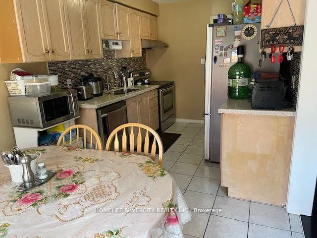 Photo 4 of 46 Clandfield Street, Markham, Rouge River Estates — HOMEH