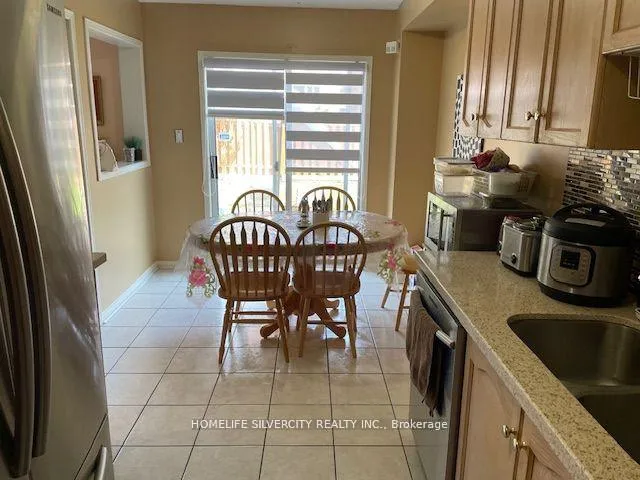 Photo 5 of 46 Clandfield Street, Markham, Rouge River Estates — HOMEH