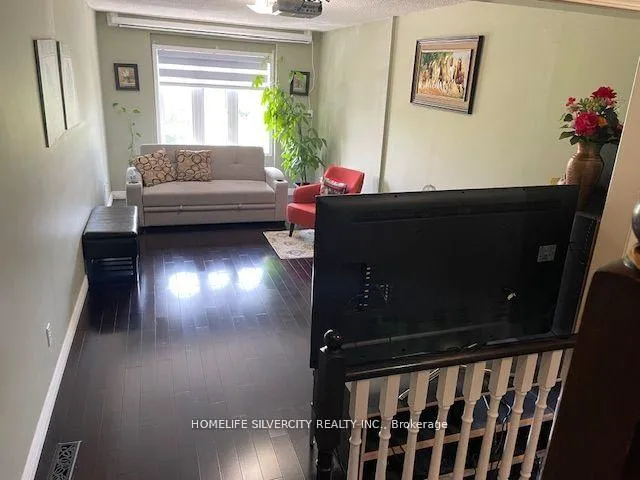 Photo 6 of 46 Clandfield Street, Markham, Rouge River Estates — HOMEH