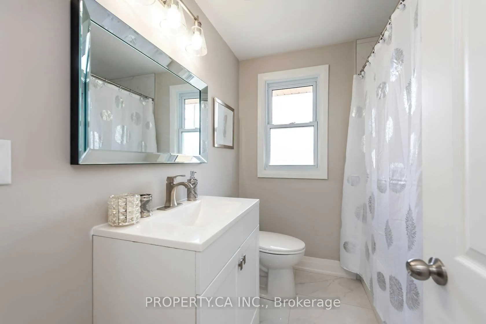 Photo 11 of Unit Main, 7 Bolan Court, Hamilton, Raleigh — HOMEH