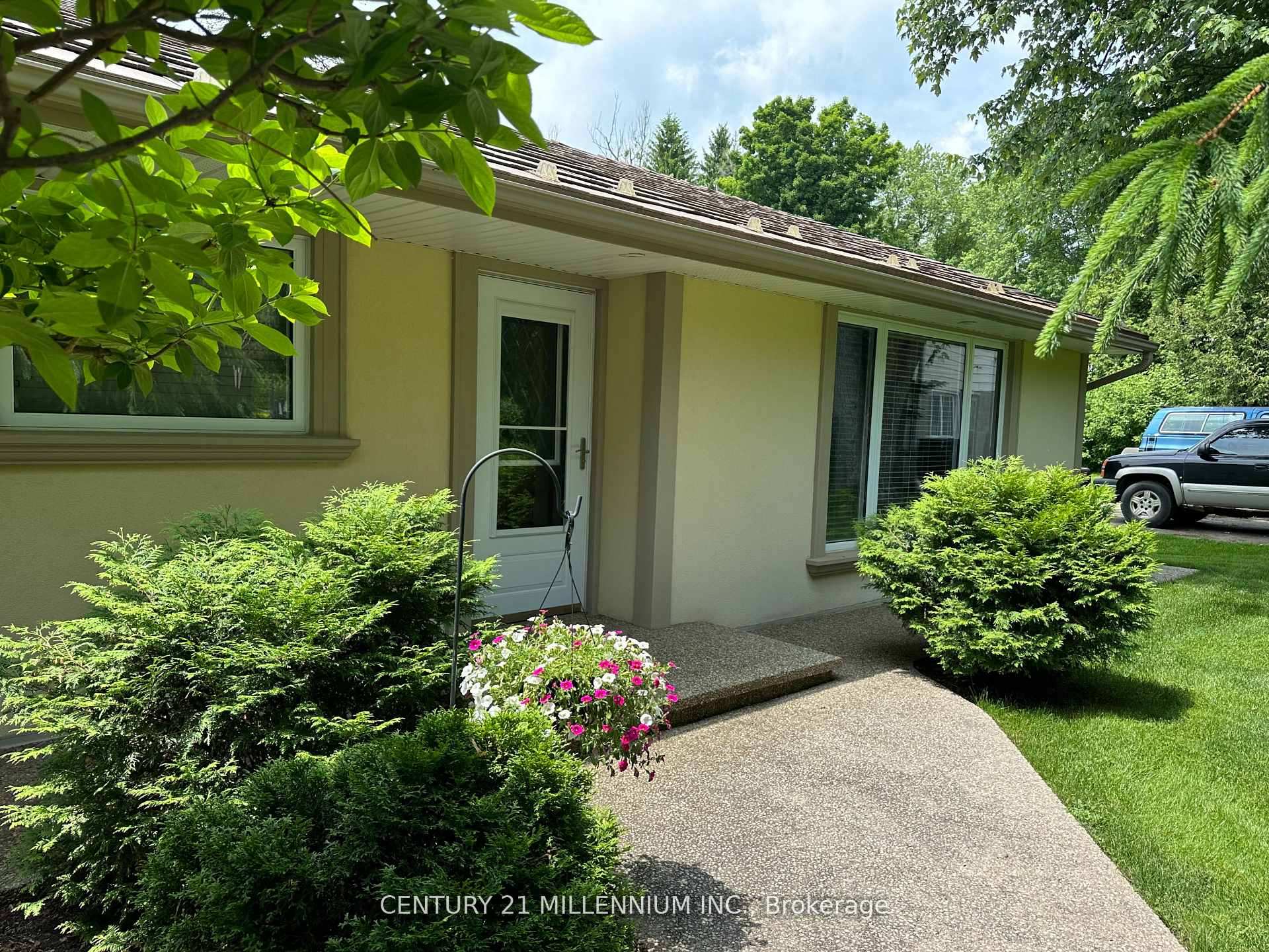 Photo 2 of 48 Credit Road, Caledon, Cheltenham — HOMEH
