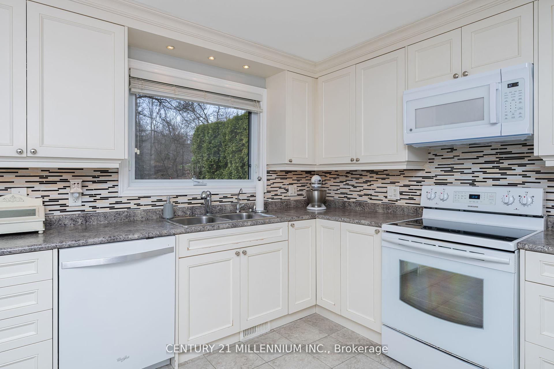 Photo 16 of 48 Credit Road, Caledon, Cheltenham — HOMEH