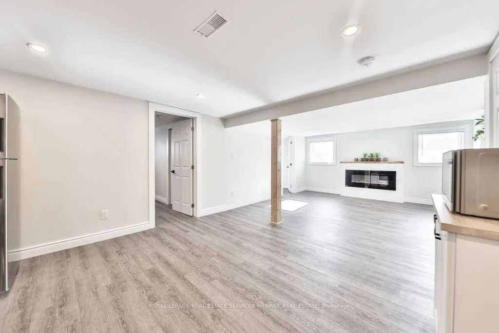 Photo 2 of 47 Castlefield Drive, Hamilton, Hampton Heights — HOMEH
