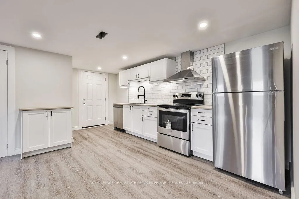 Photo 3 of 47 Castlefield Drive, Hamilton, Hampton Heights — HOMEH