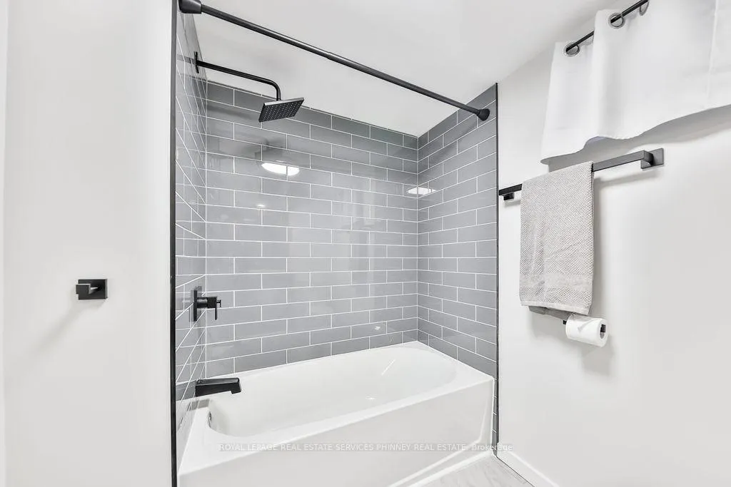 Photo 23 of 47 Castlefield Drive, Hamilton, Hampton Heights — HOMEH