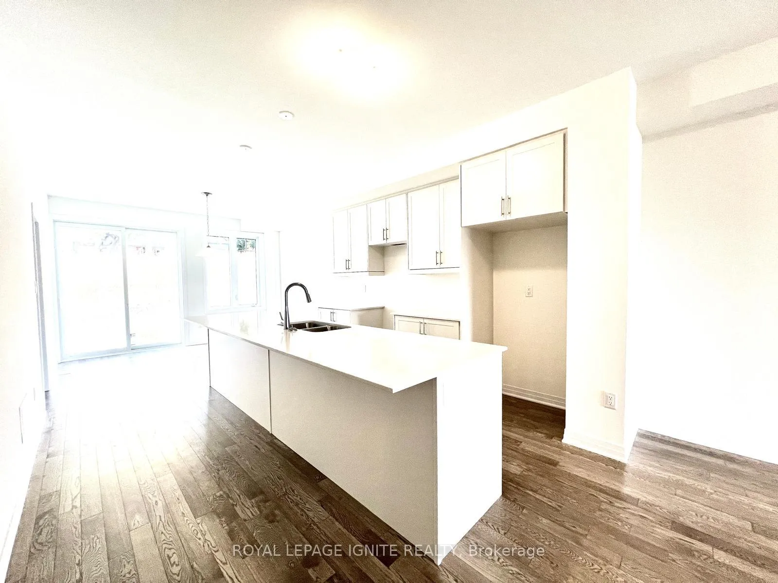 Photo 4 of 552 Hudson Crescent, Midland — HOMEH