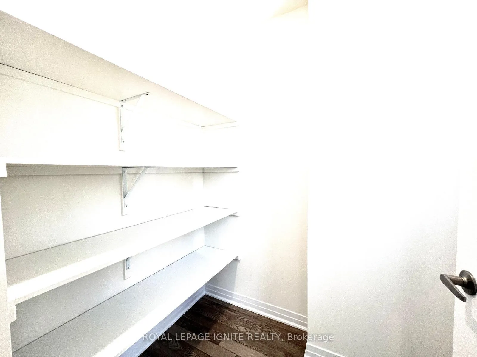 Photo 5 of 552 Hudson Crescent, Midland — HOMEH
