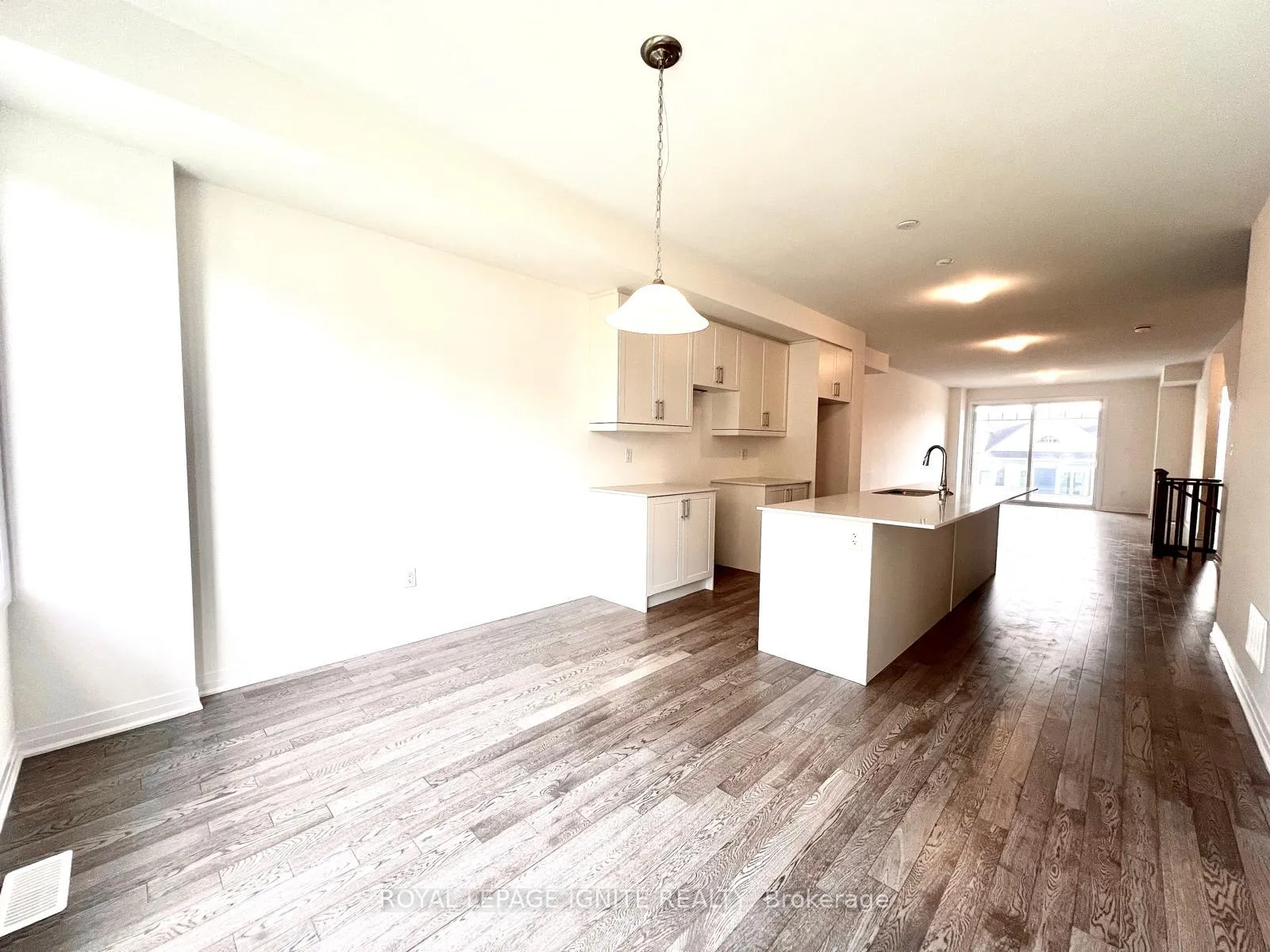 Photo 6 of 552 Hudson Crescent, Midland — HOMEH