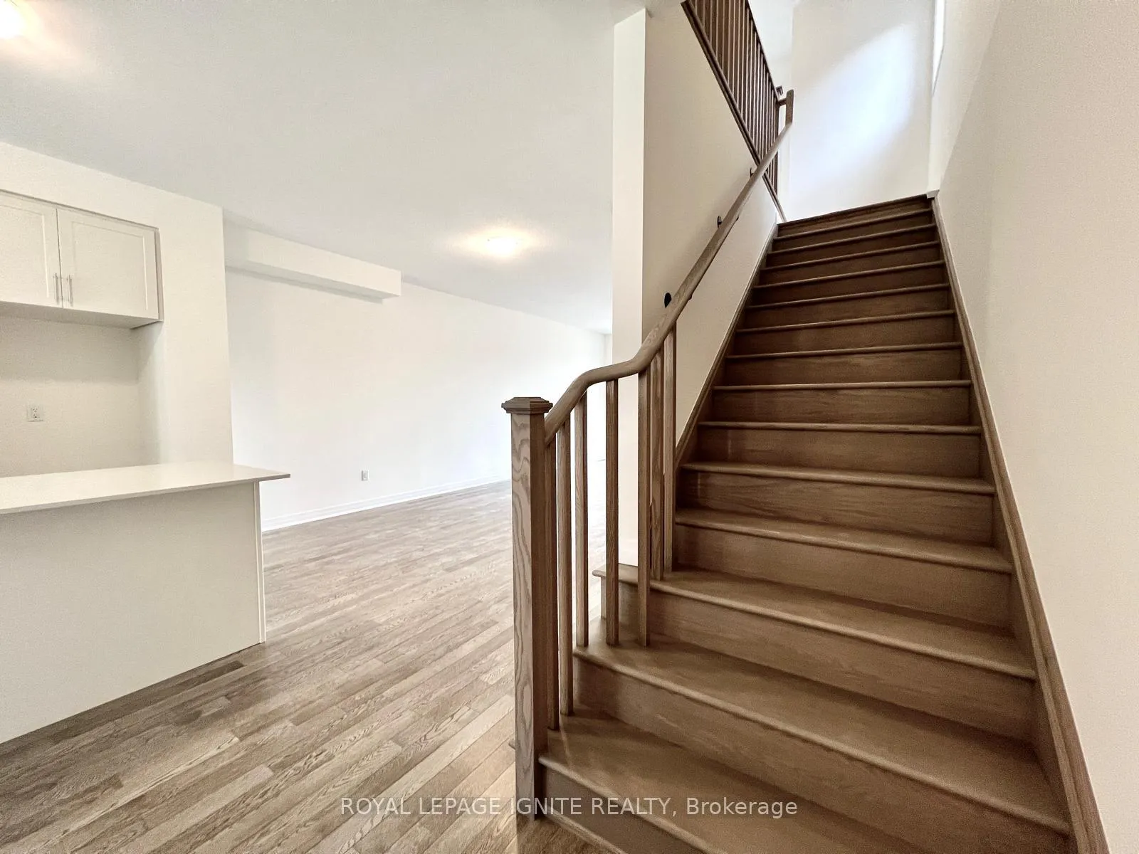 Photo 16 of 552 Hudson Crescent, Midland — HOMEH