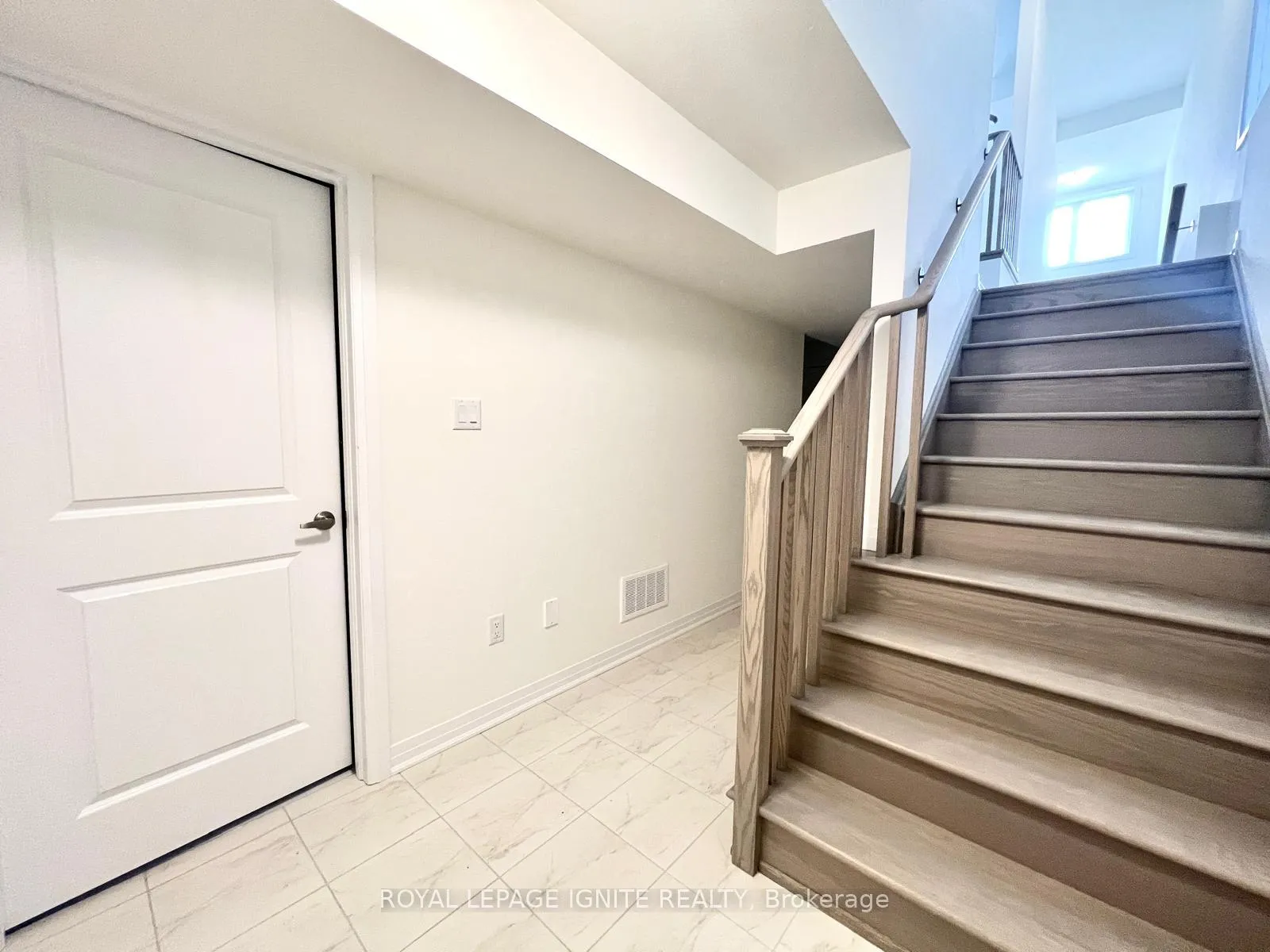 Photo 29 of 552 Hudson Crescent, Midland — HOMEH