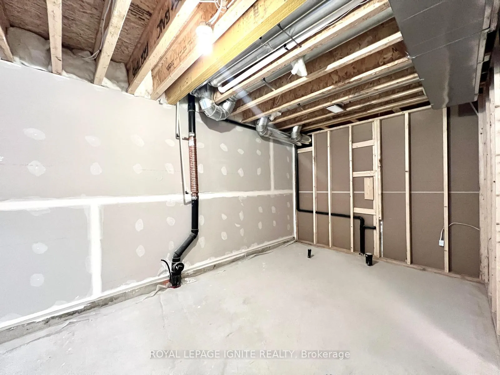Photo 30 of 552 Hudson Crescent, Midland — HOMEH