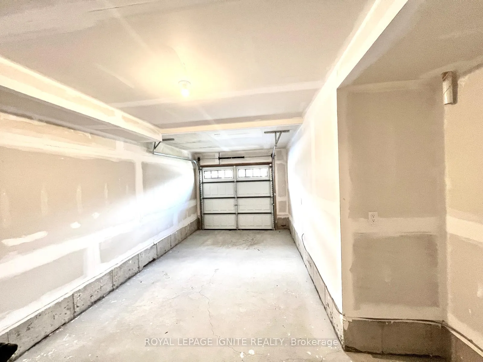 Photo 33 of 552 Hudson Crescent, Midland — HOMEH