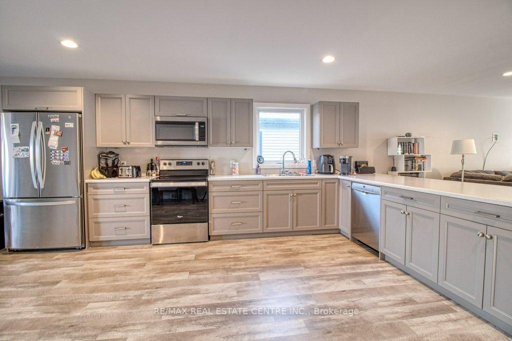 Photo 10 of 191 Moonstone Crescent, Chatham-Kent, Chatham — HOMEH