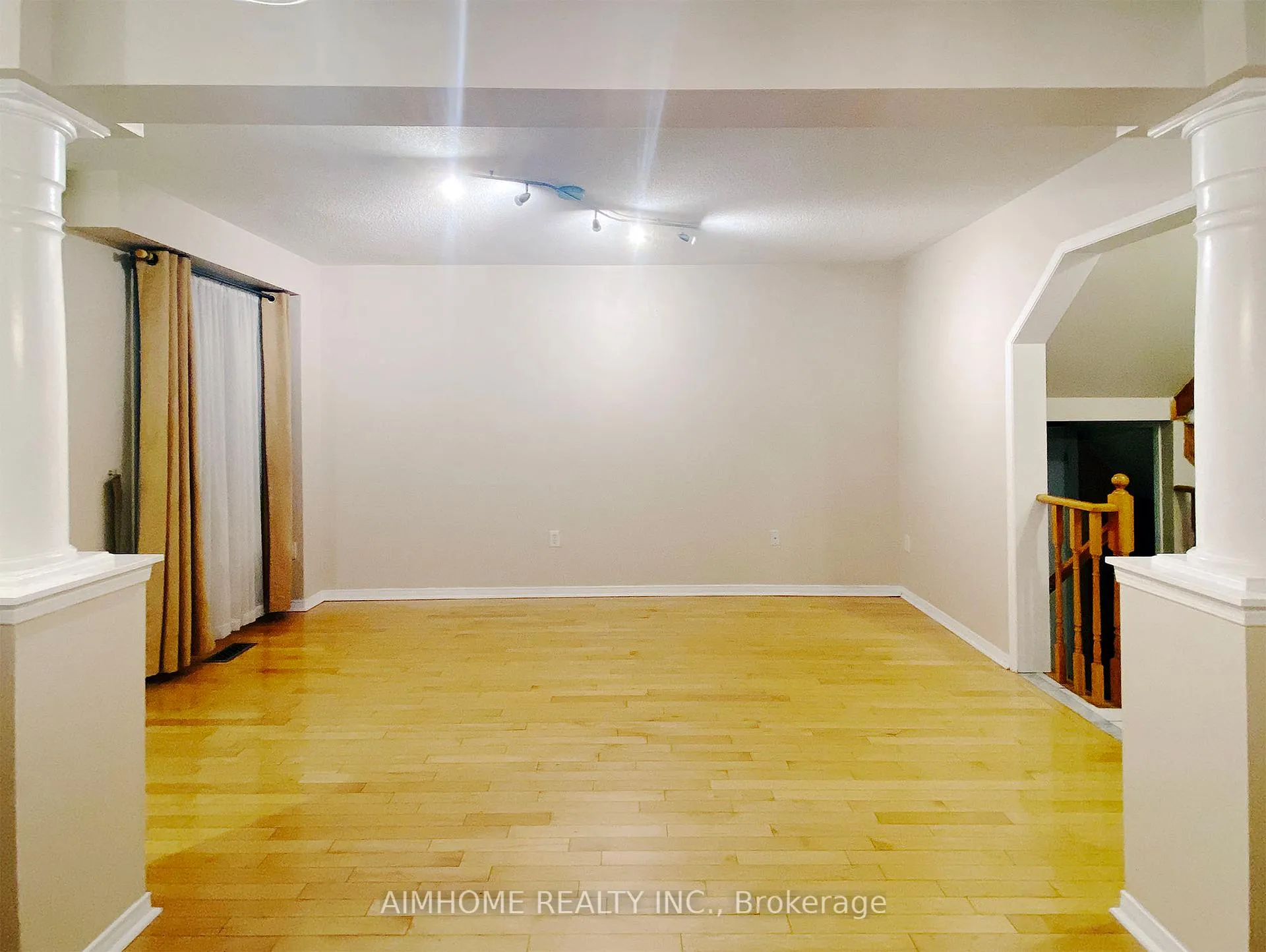 Photo 4 of 396 Bur Oak Avenue, Markham, Berczy — HOMEH