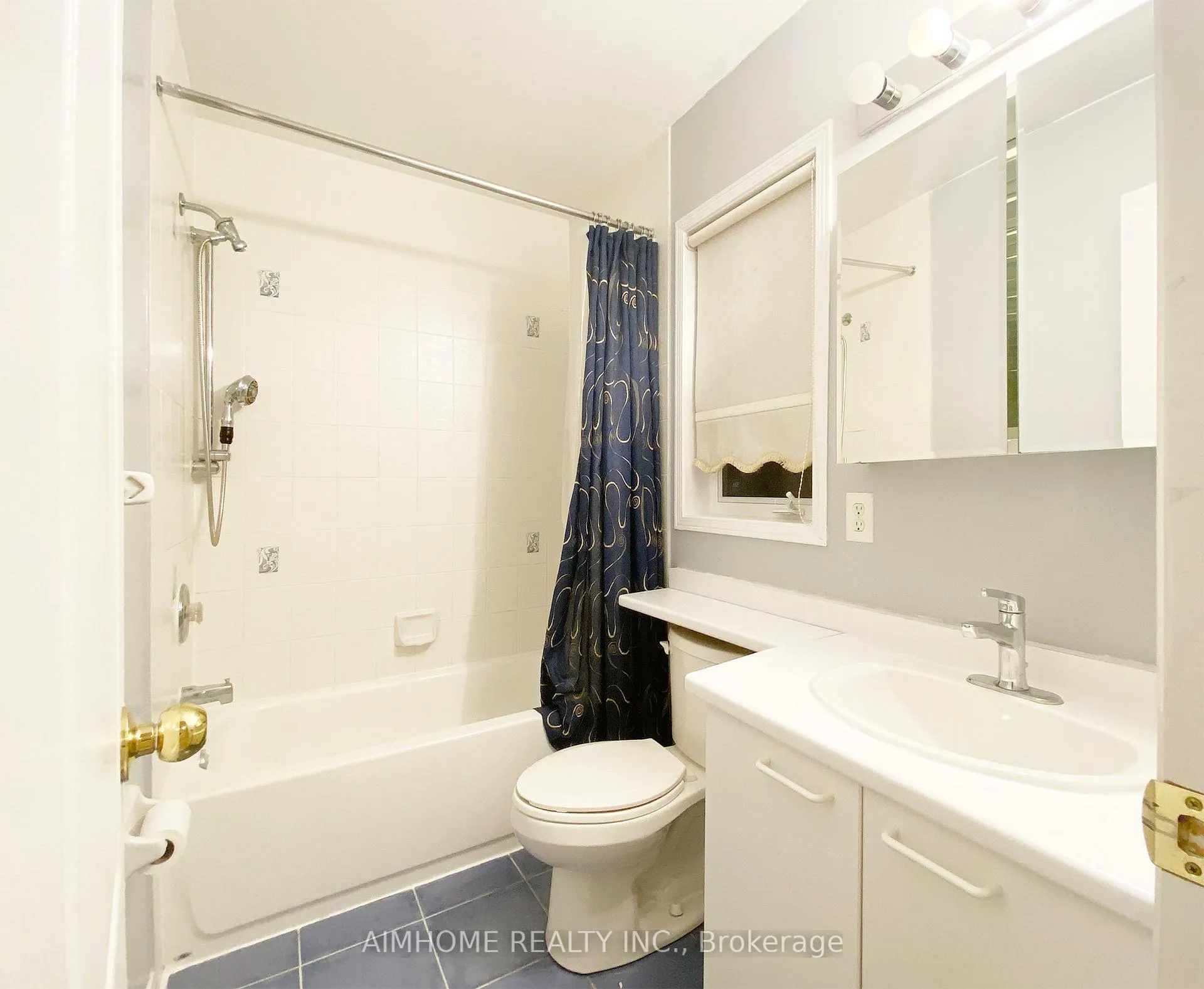 Photo 9 of 396 Bur Oak Avenue, Markham, Berczy — HOMEH