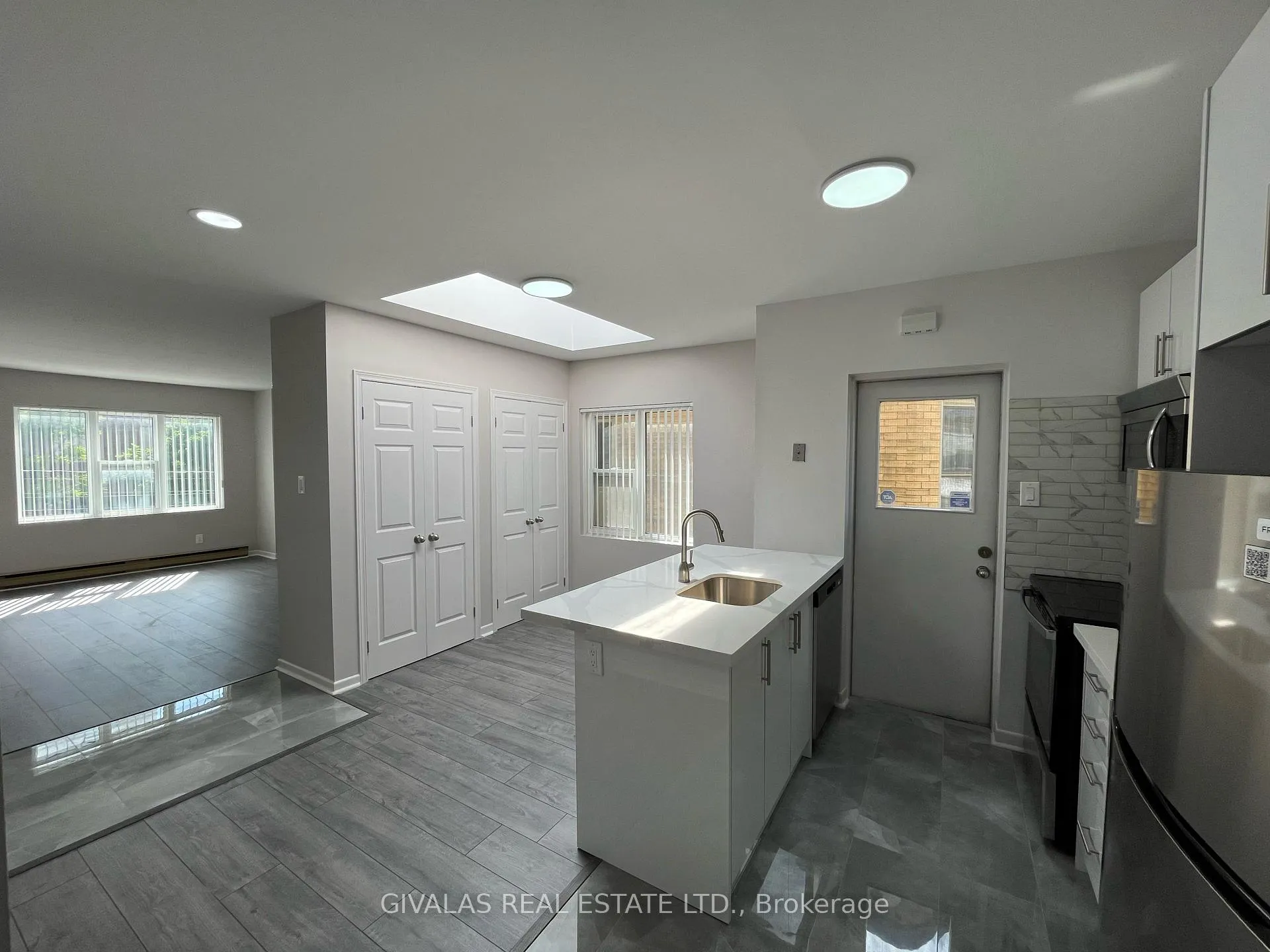 Photo 2 of Unit 3, 100 Beverley Street, Toronto, Kensington-Chinatown — HOMEH