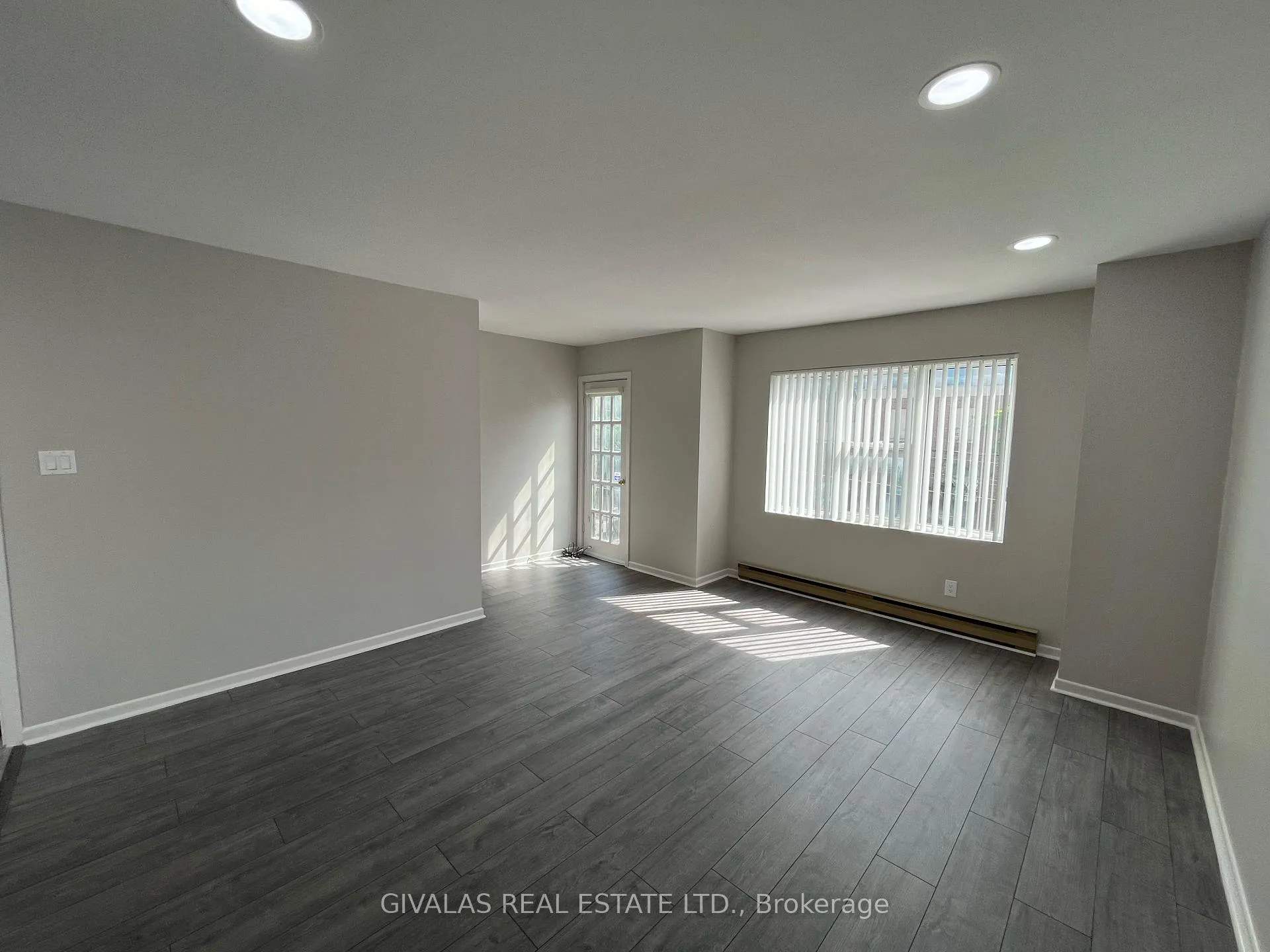 Photo 4 of Unit 3, 100 Beverley Street, Toronto, Kensington-Chinatown — HOMEH