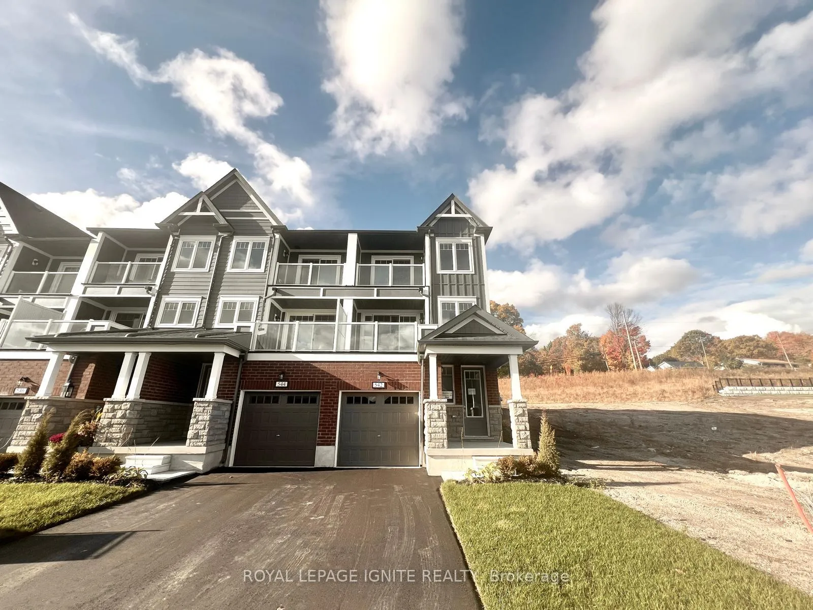Photo 1 of 542 Hudson Crescent, Midland — HOMEH