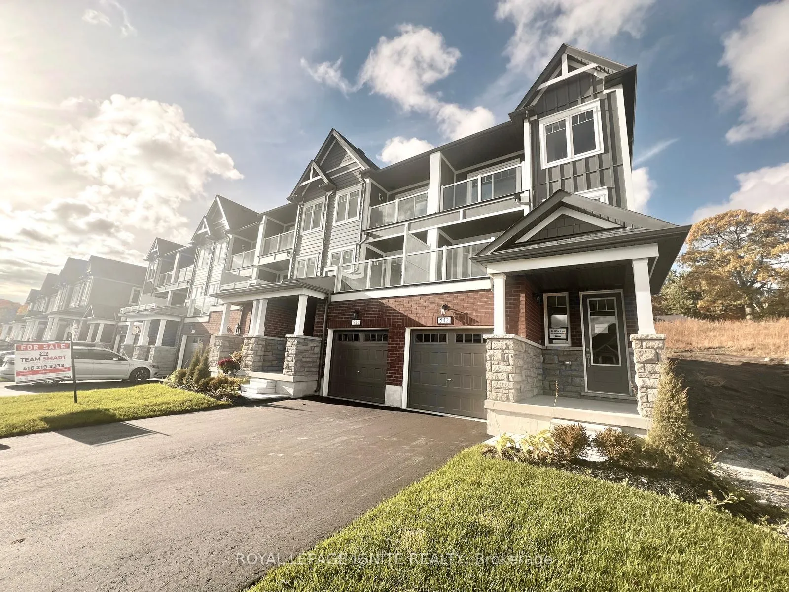 Photo 2 of 542 Hudson Crescent, Midland — HOMEH
