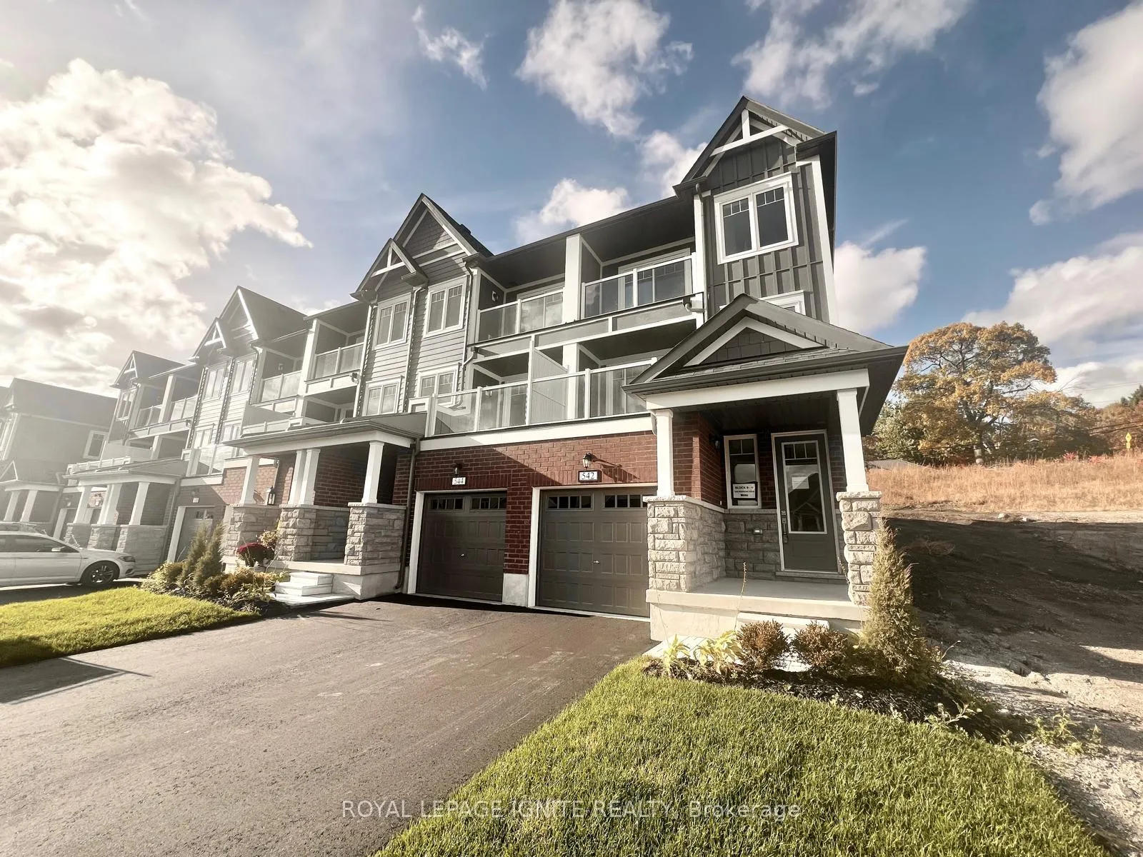 Photo 3 of 542 Hudson Crescent, Midland — HOMEH