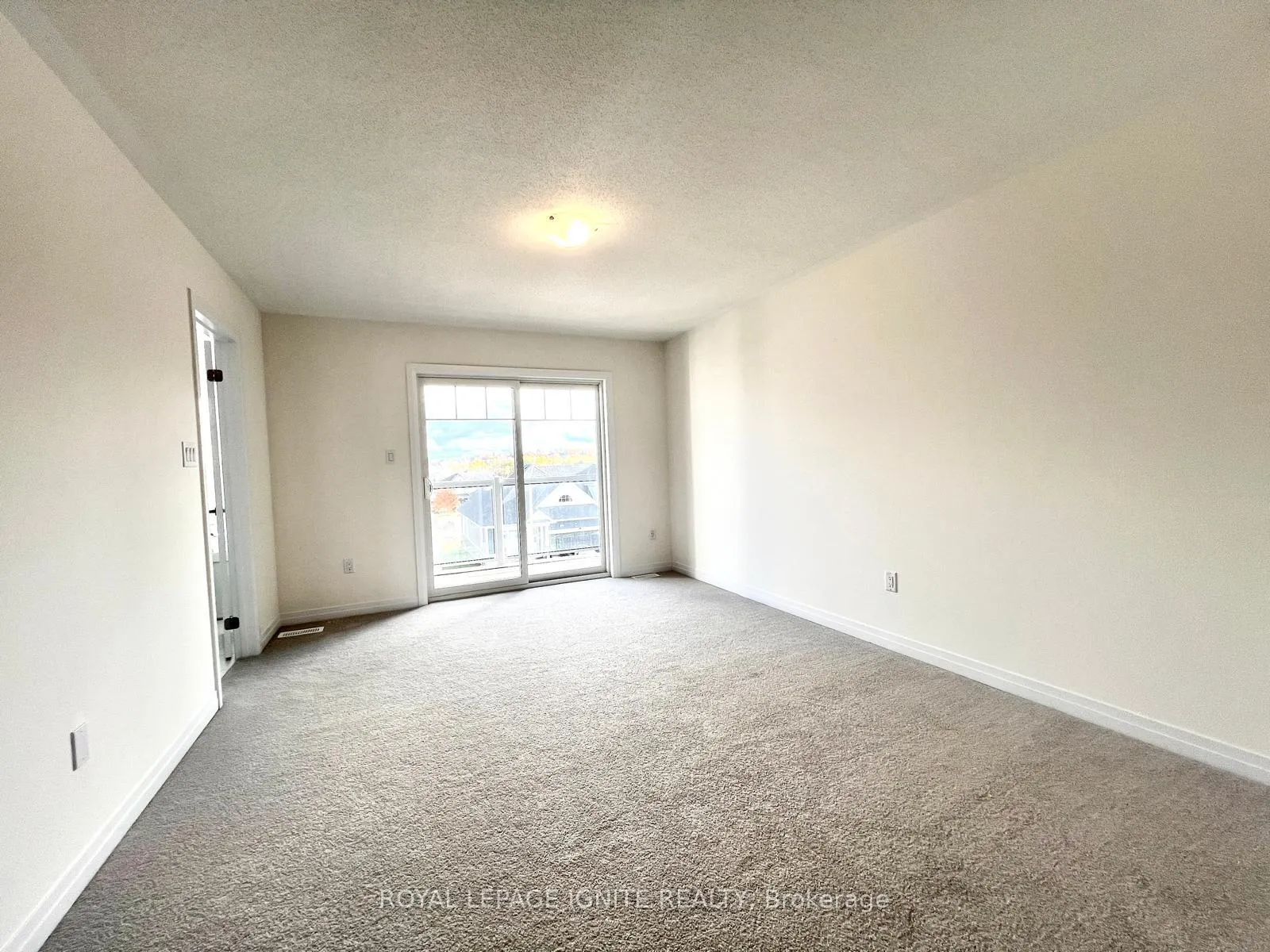 Photo 8 of 542 Hudson Crescent, Midland — HOMEH