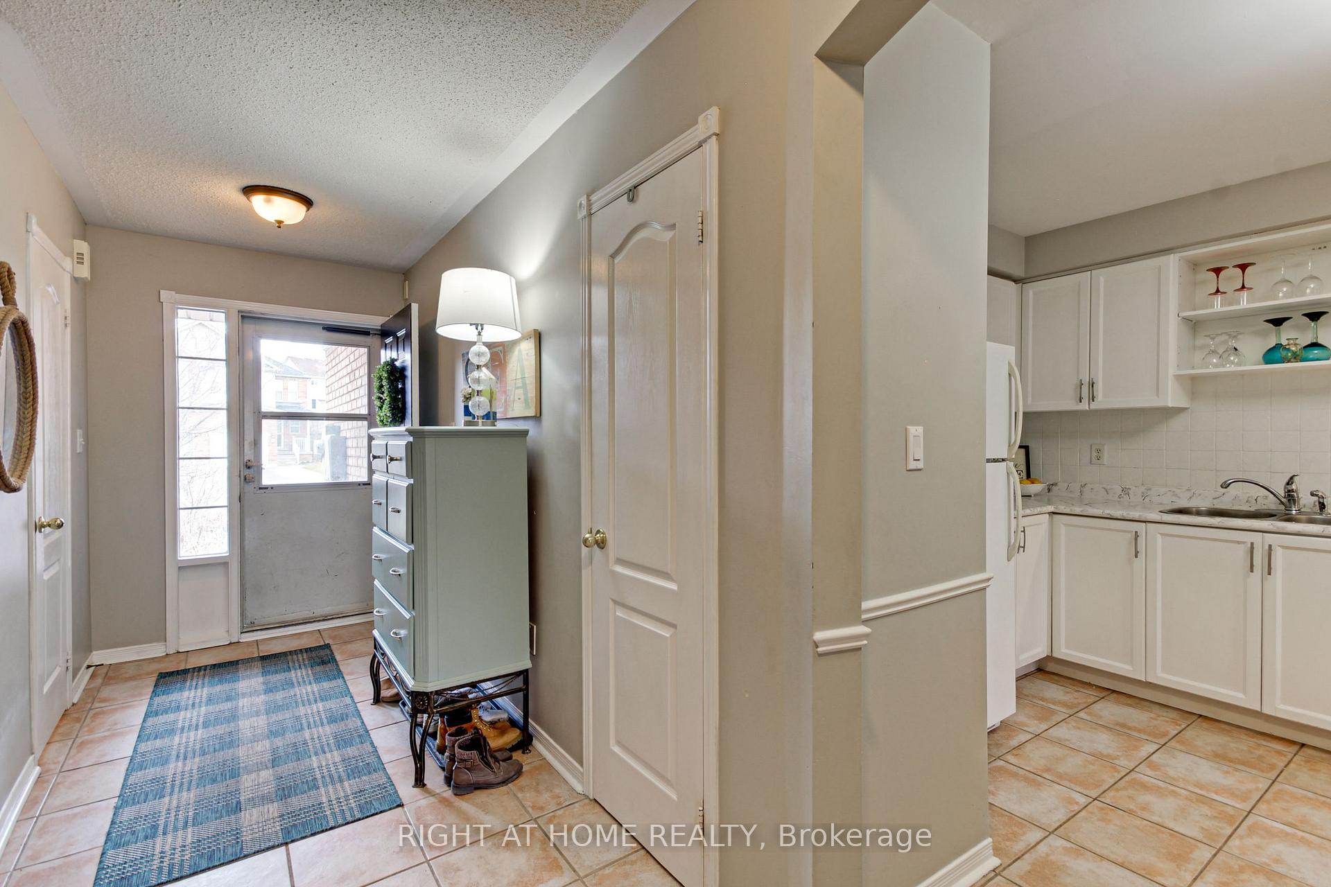 Photo 2 of 26 Crittenden Drive, Georgina, Keswick South — HOMEH