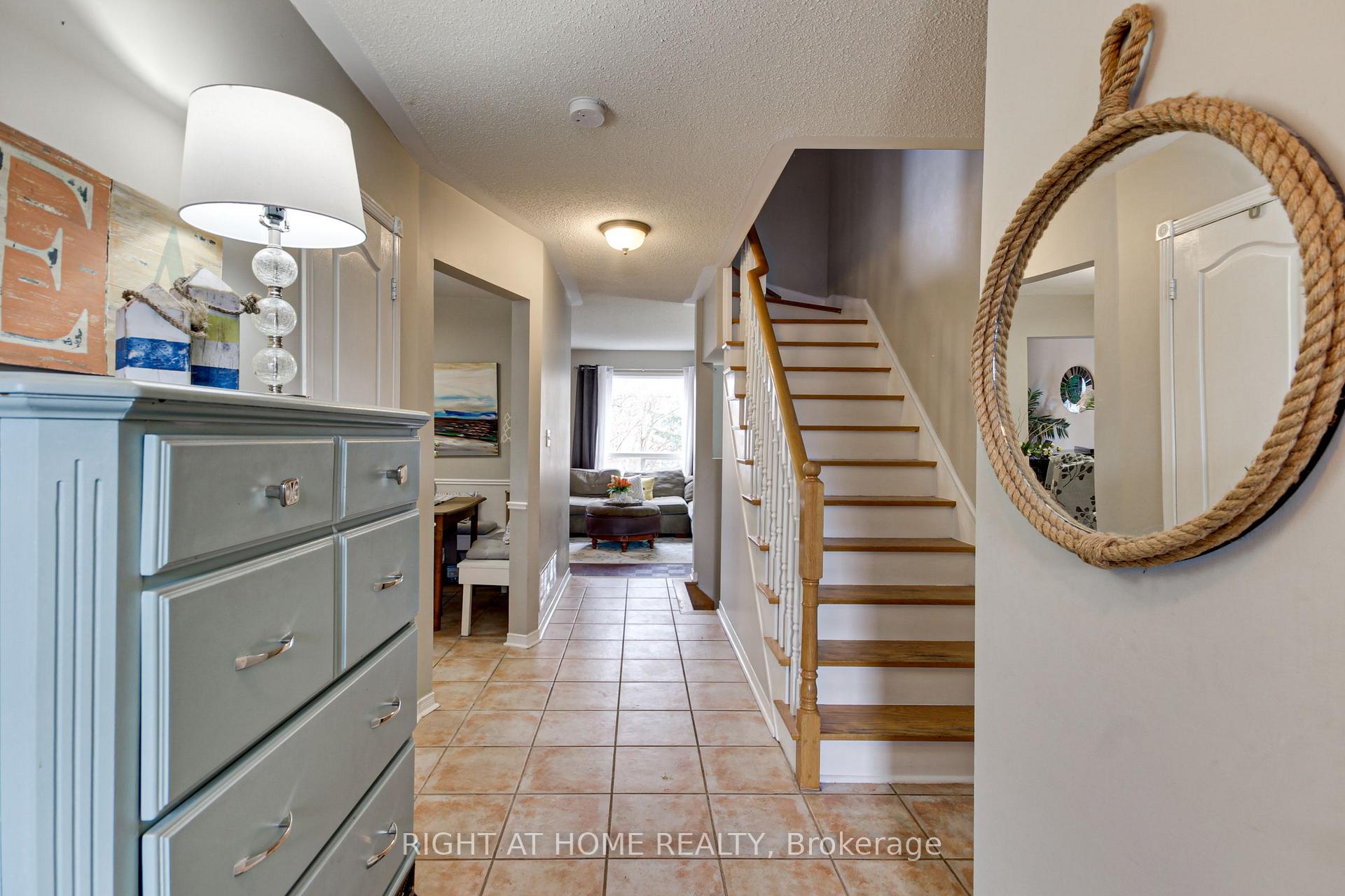 Photo 3 of 26 Crittenden Drive, Georgina, Keswick South — HOMEH
