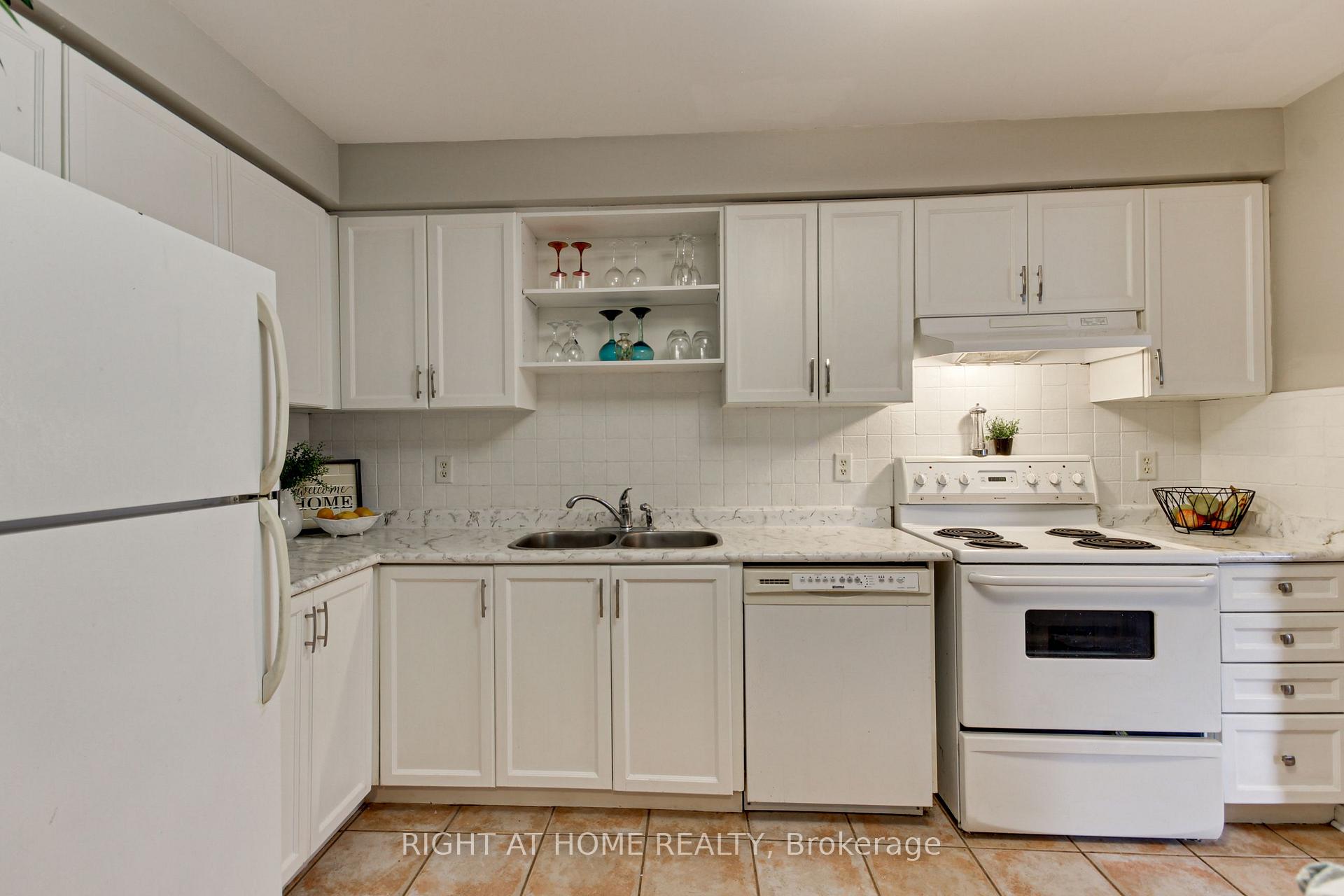Photo 5 of 26 Crittenden Drive, Georgina, Keswick South — HOMEH