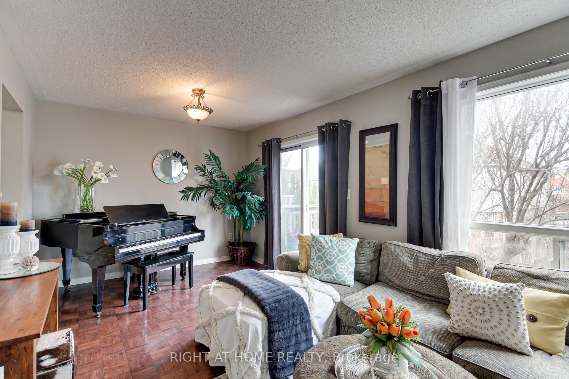 Photo 7 of 26 Crittenden Drive, Georgina, Keswick South — HOMEH