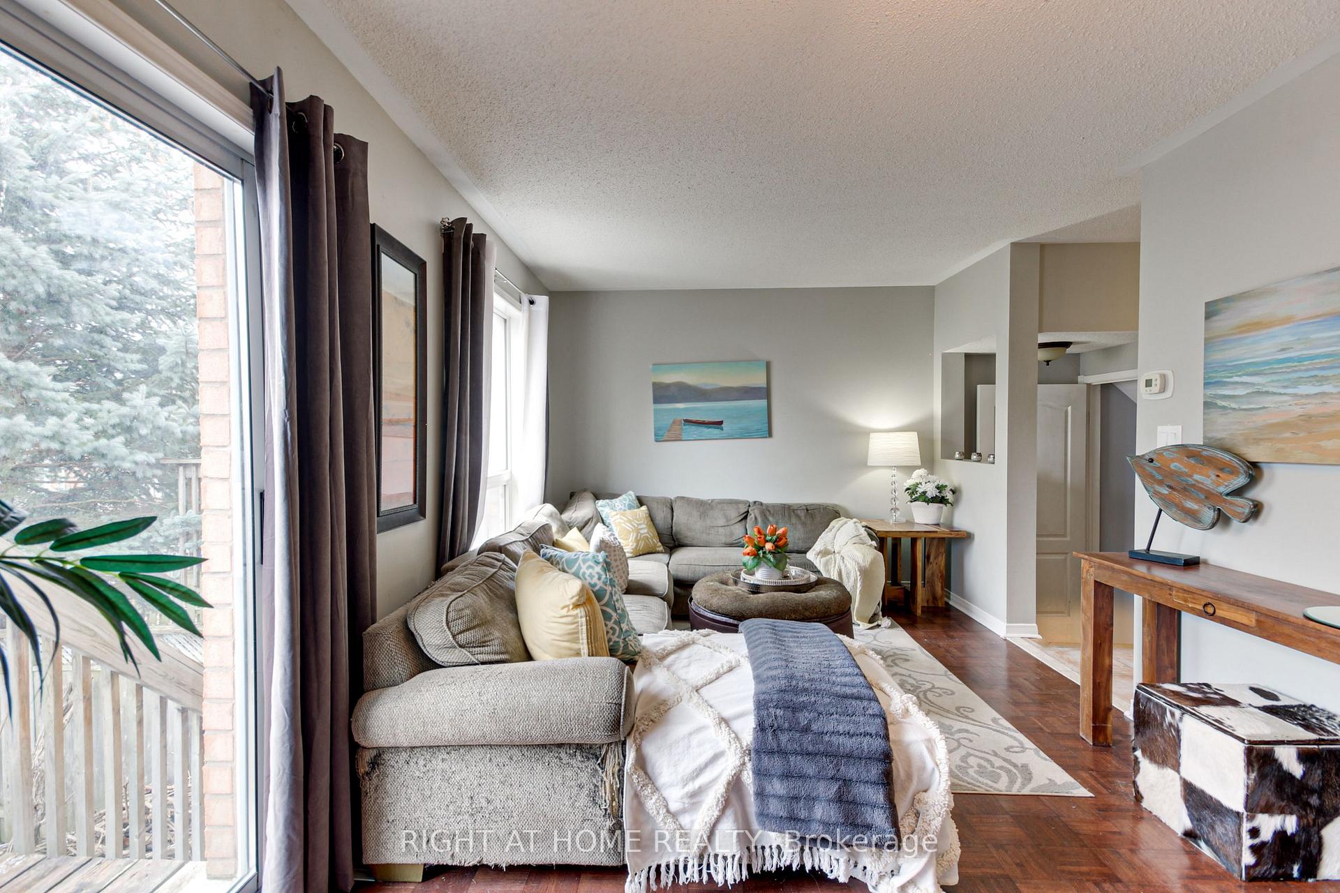 Photo 8 of 26 Crittenden Drive, Georgina, Keswick South — HOMEH