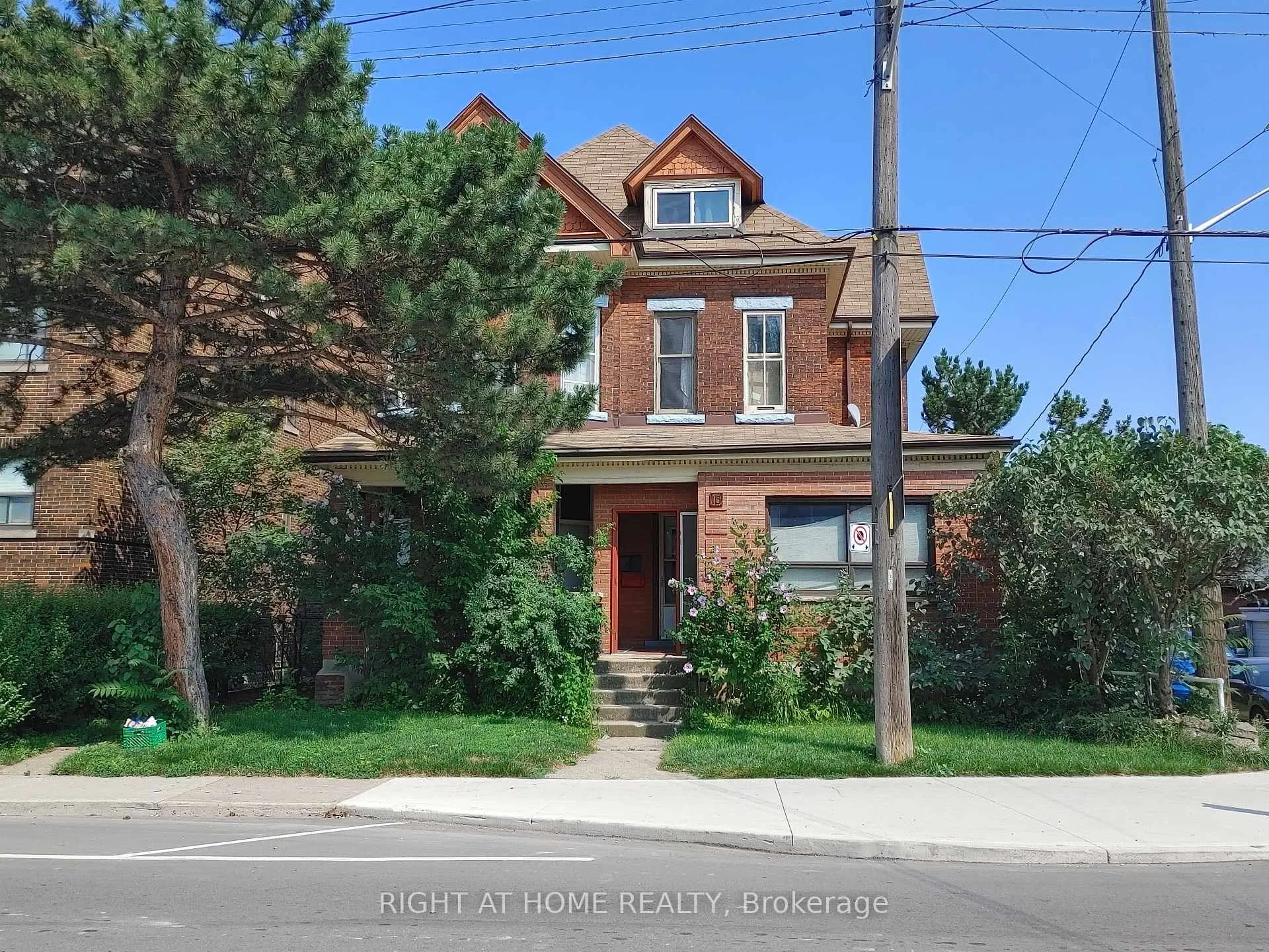 Front of 15 Sherman Avenue S