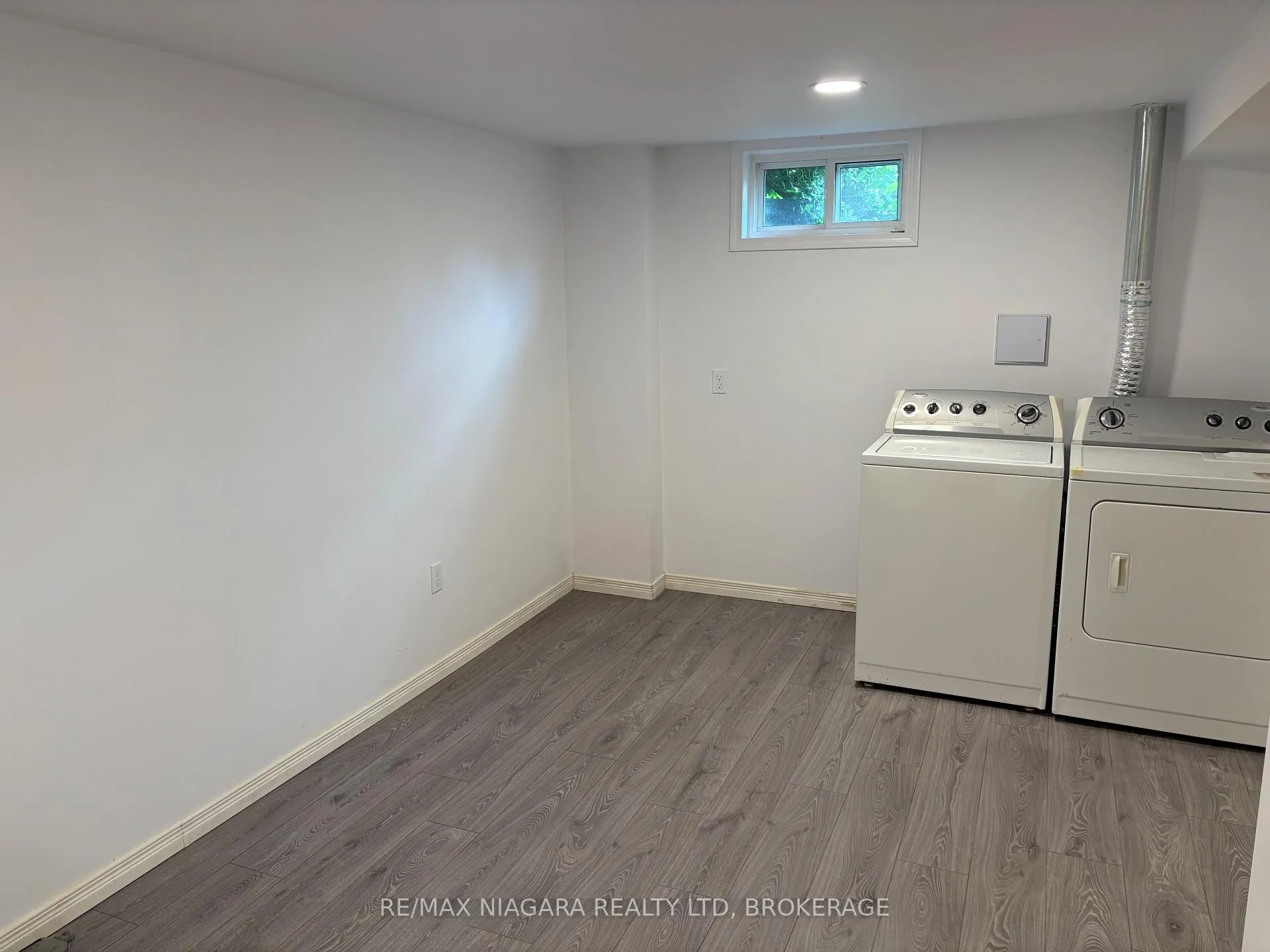 Photo 5 of Unit 12, 21 Woodlawn Road, Welland, N. Welland — HOMEH