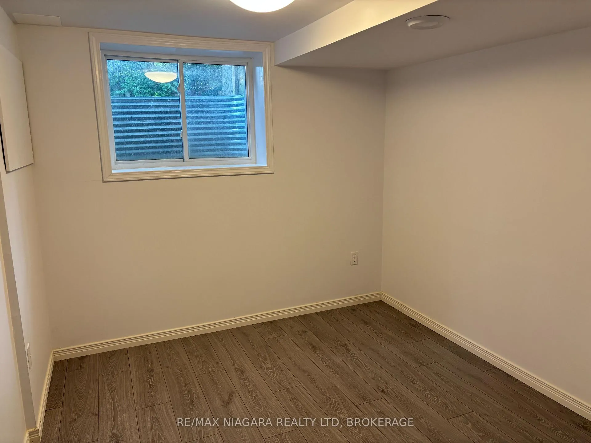 Photo 11 of Unit 12, 21 Woodlawn Road, Welland, N. Welland — HOMEH