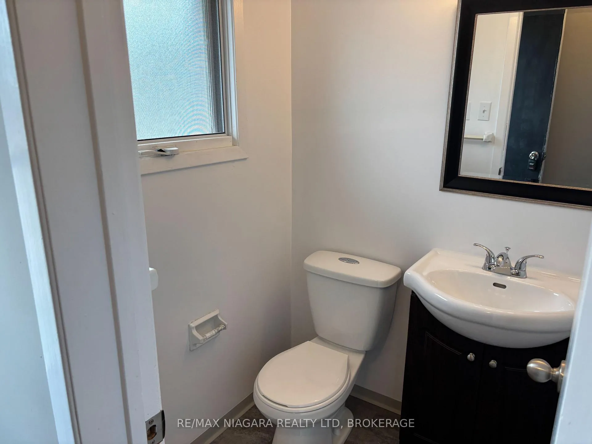 Photo 12 of Unit 12, 21 Woodlawn Road, Welland, N. Welland — HOMEH