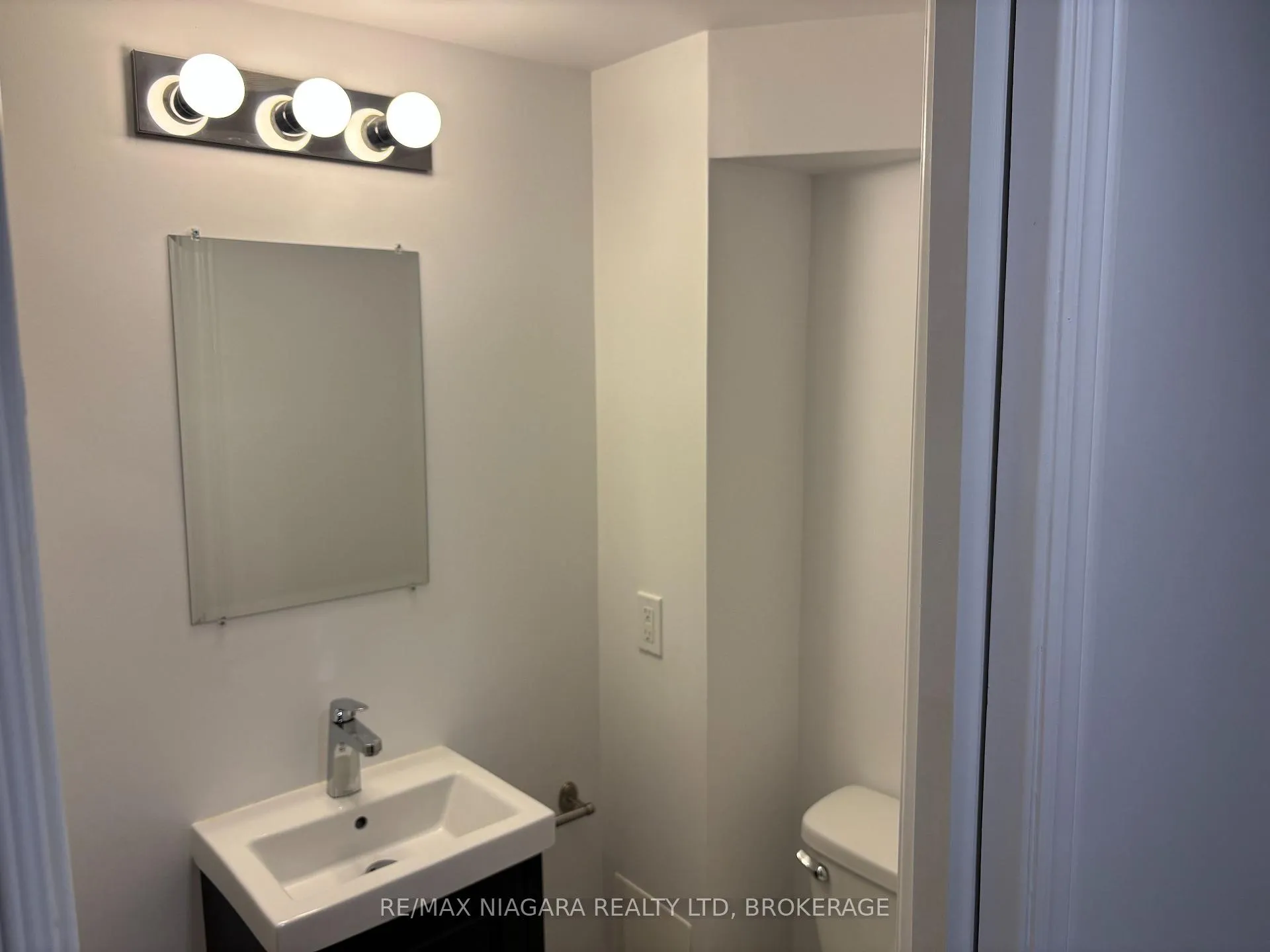 Photo 13 of Unit 12, 21 Woodlawn Road, Welland, N. Welland — HOMEH