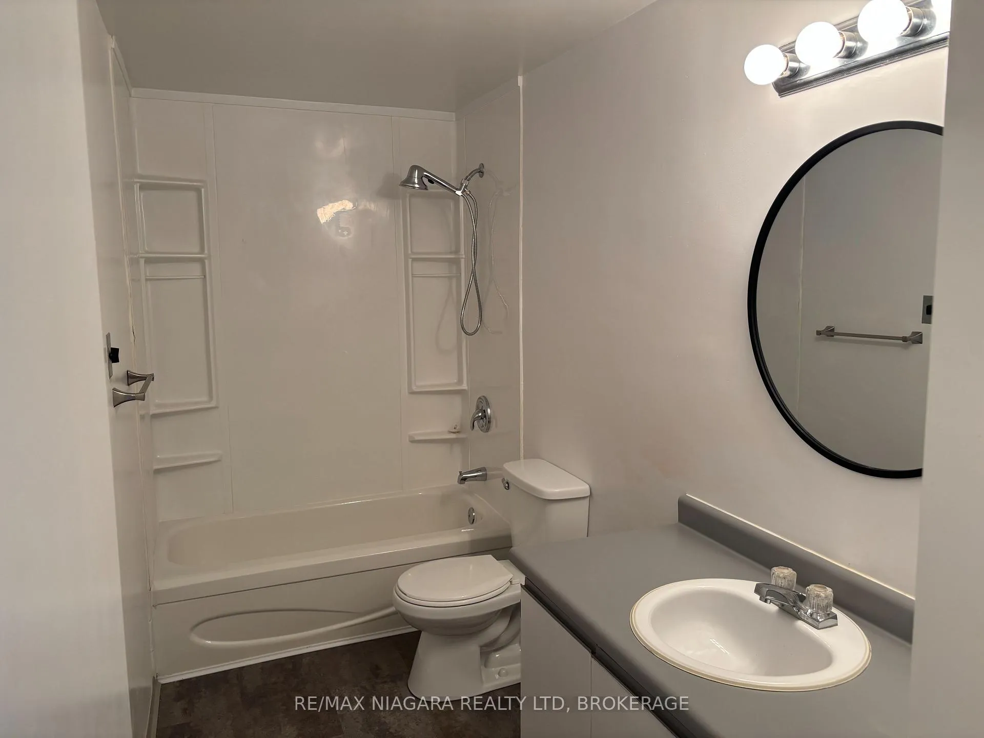 Photo 14 of Unit 12, 21 Woodlawn Road, Welland, N. Welland — HOMEH
