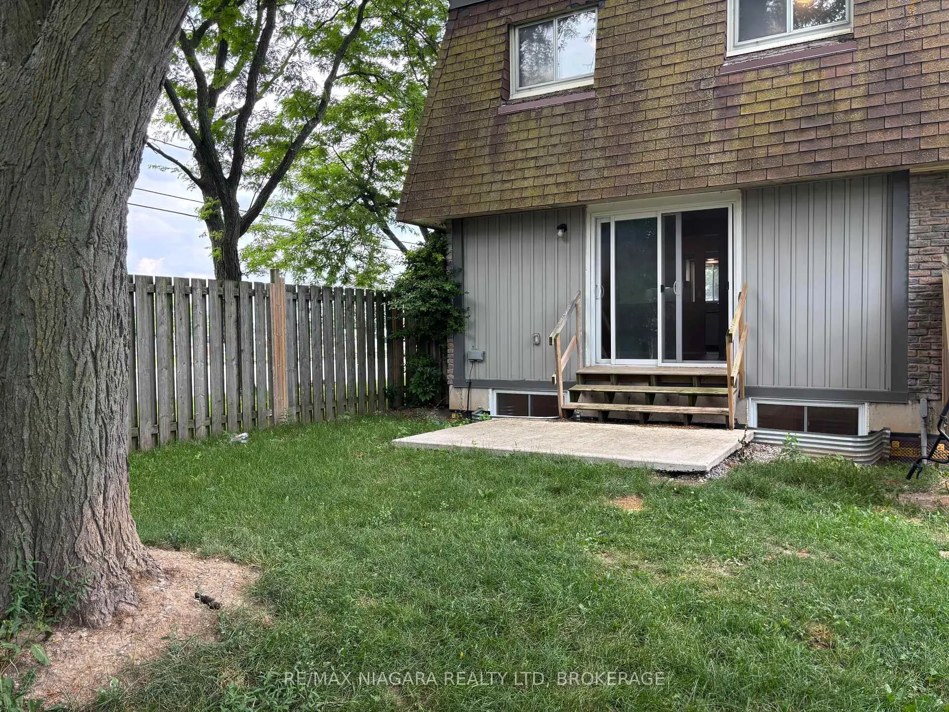 Photo 16 of Unit 12, 21 Woodlawn Road, Welland, N. Welland — HOMEH