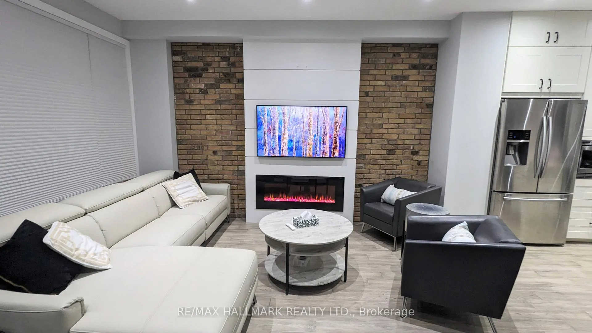 Photo 2 of 19 Gatwick Avenue, Toronto, Woodbine-Lumsden — HOMEH